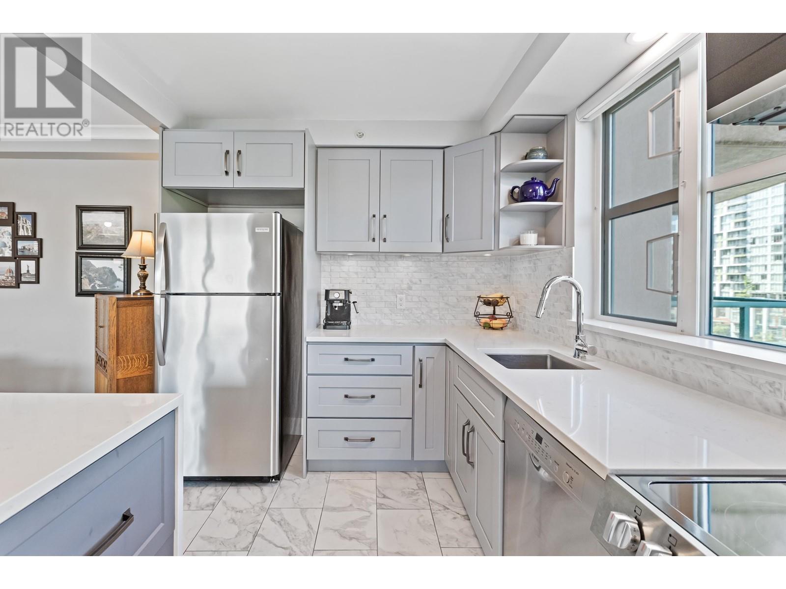 601 3071 Glen Drive, Coquitlam, British Columbia  V3B 7R1 - Photo 12 - R2998183