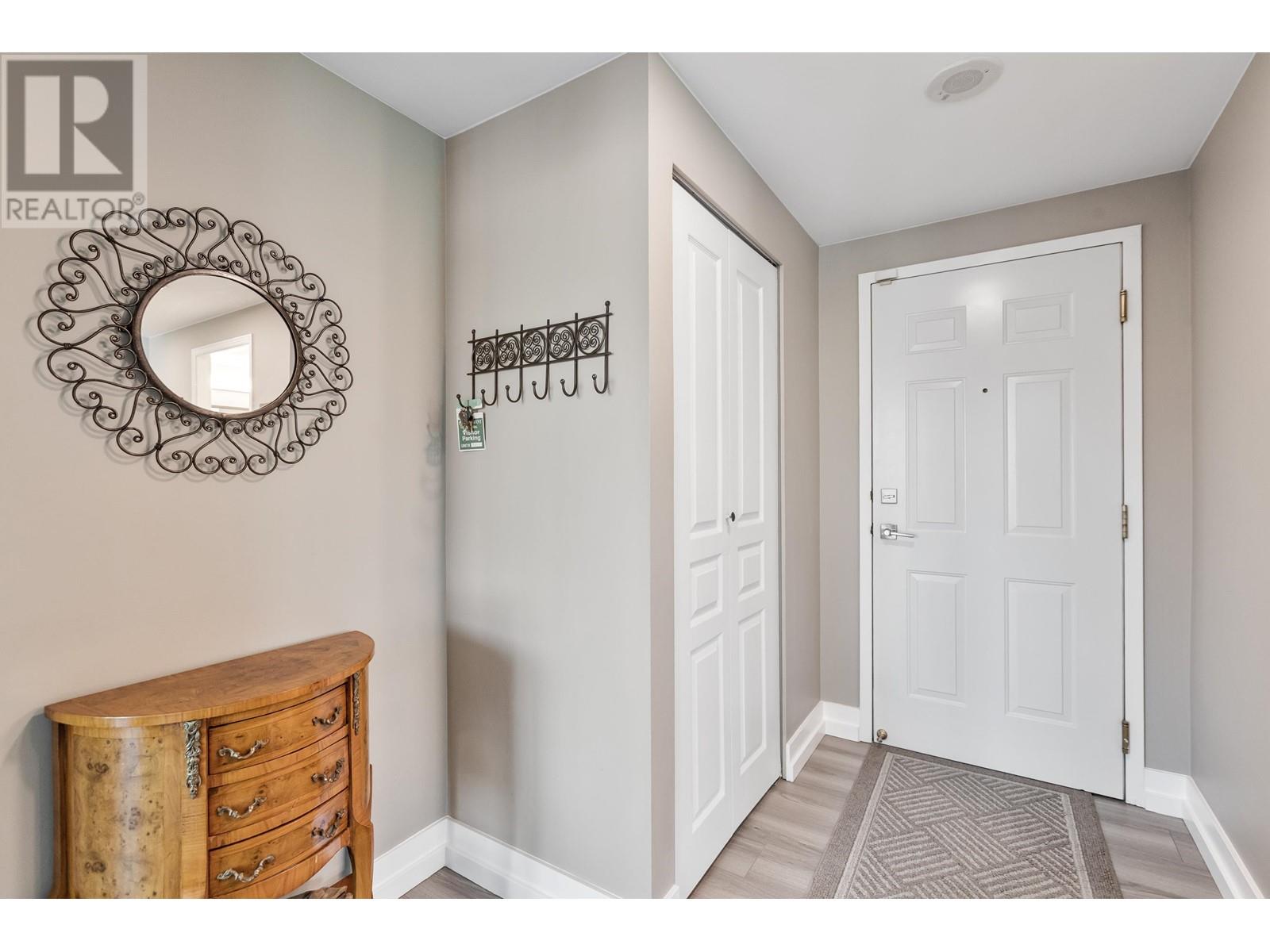 601 3071 Glen Drive, Coquitlam, British Columbia  V3B 7R1 - Photo 3 - R2998183