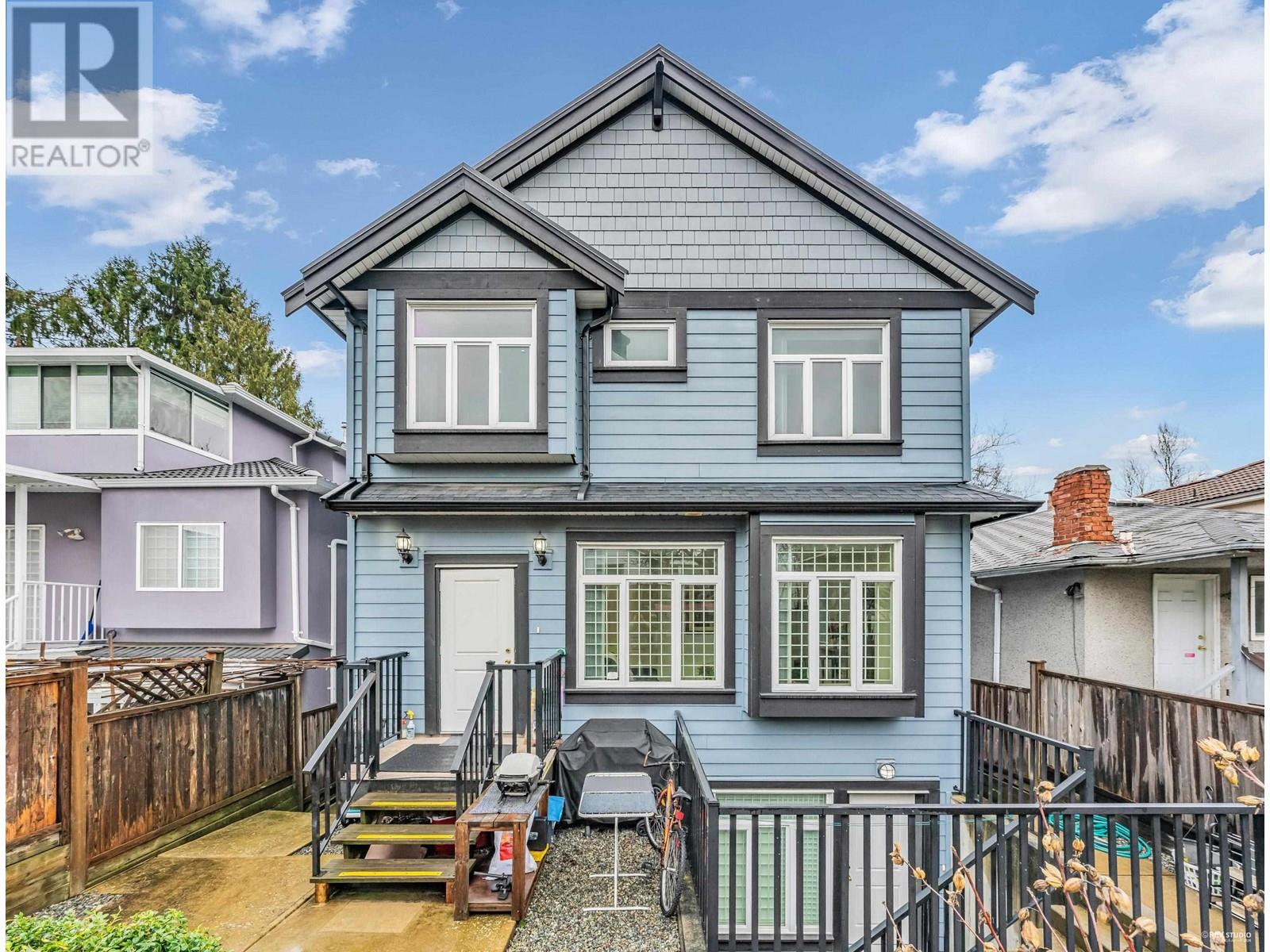 Property at 4670 CLARENDON STREET image 3