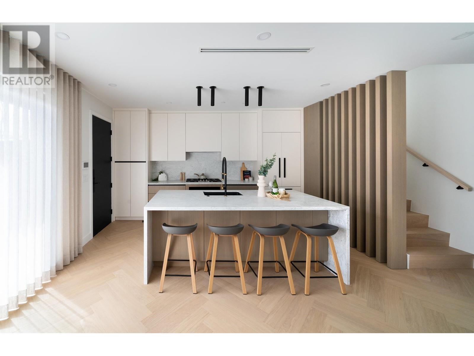 2 280 E 32 Avenue, Vancouver, British Columbia  V5V 2Y3 - Photo 2 - R2998221