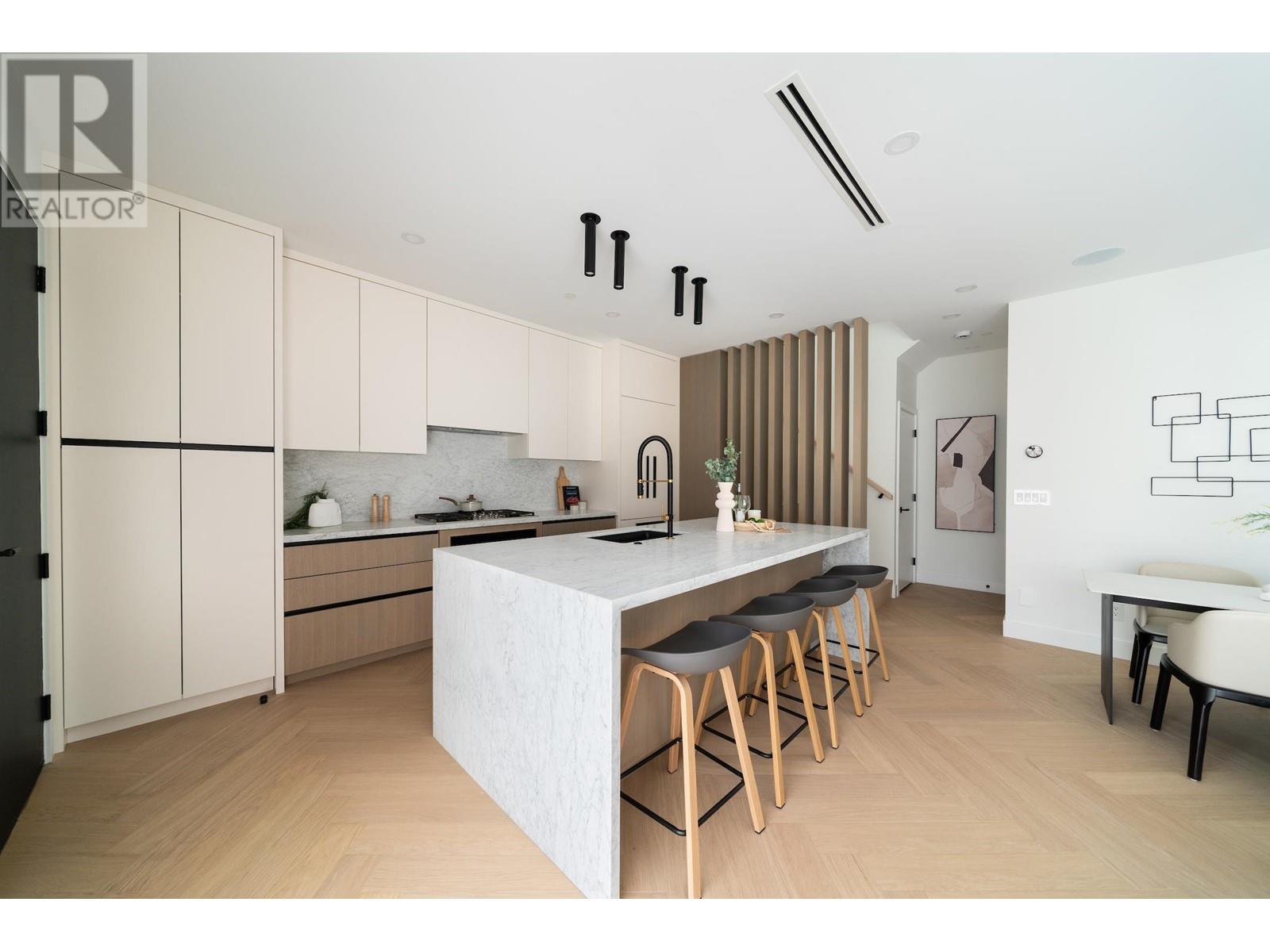 2 280 E 32 Avenue, Vancouver, British Columbia  V5V 2Y3 - Photo 3 - R2998221
