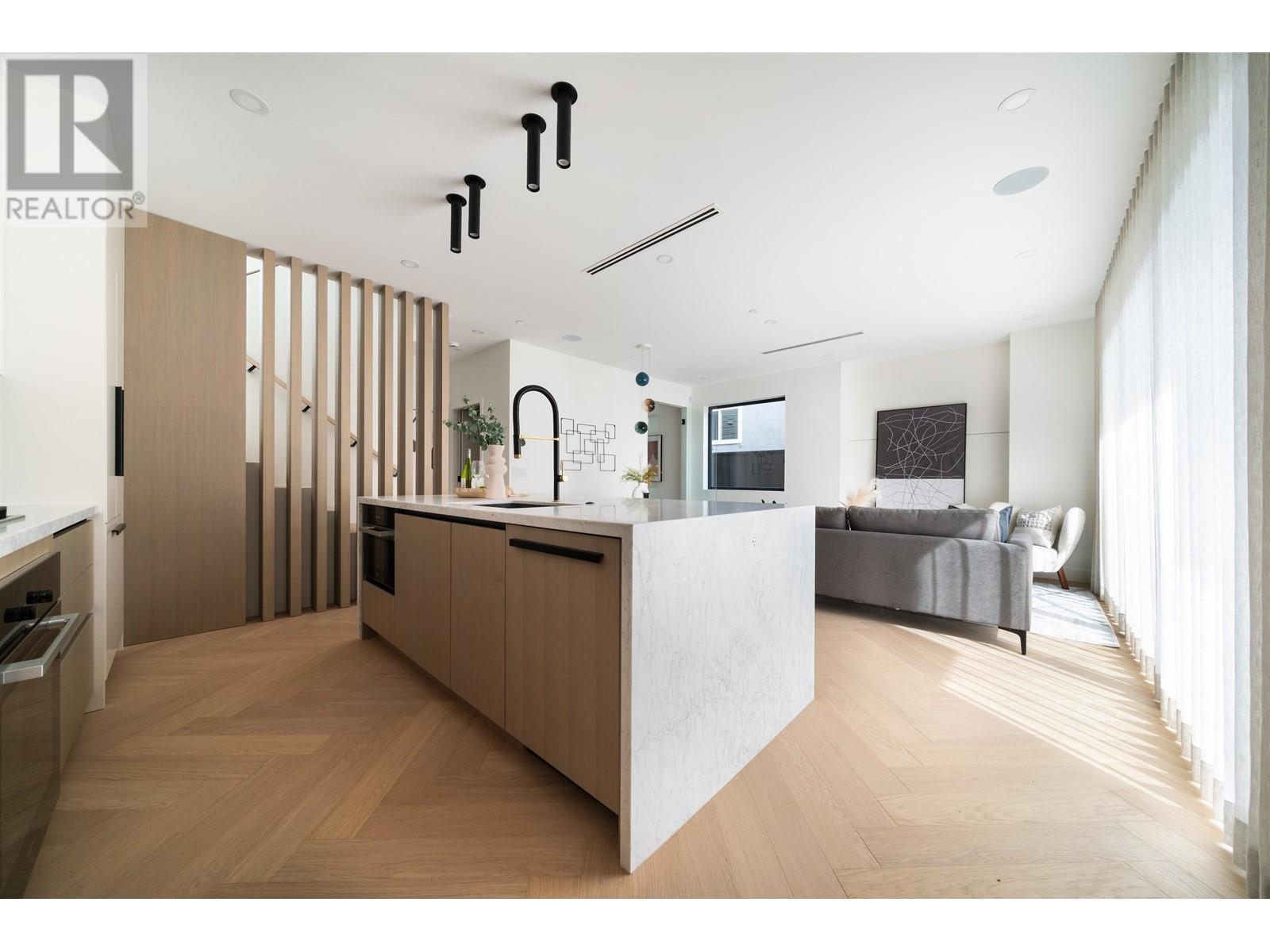 2 280 E 32 Avenue, Vancouver, British Columbia  V5V 2Y3 - Photo 4 - R2998221