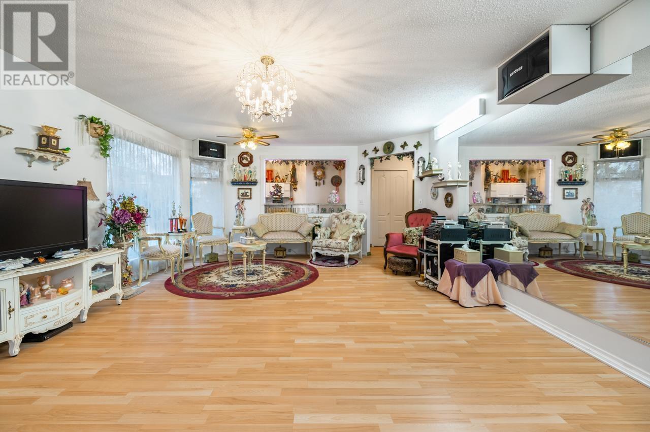 Property at 1 8540 BLUNDELL ROAD image 2