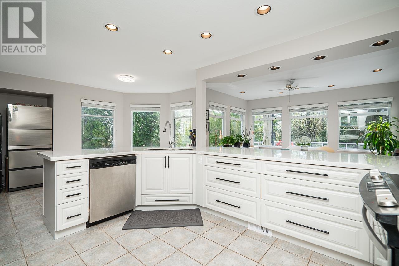 7 Aspen Court, Port Moody, British Columbia  V3H 4V6 - Photo 4 - R2998126