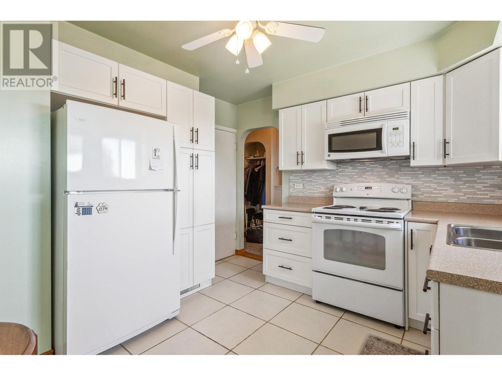 6426 Neville Street, Burnaby, British Columbia  V5E 1A6 - Photo 11 - R2998219