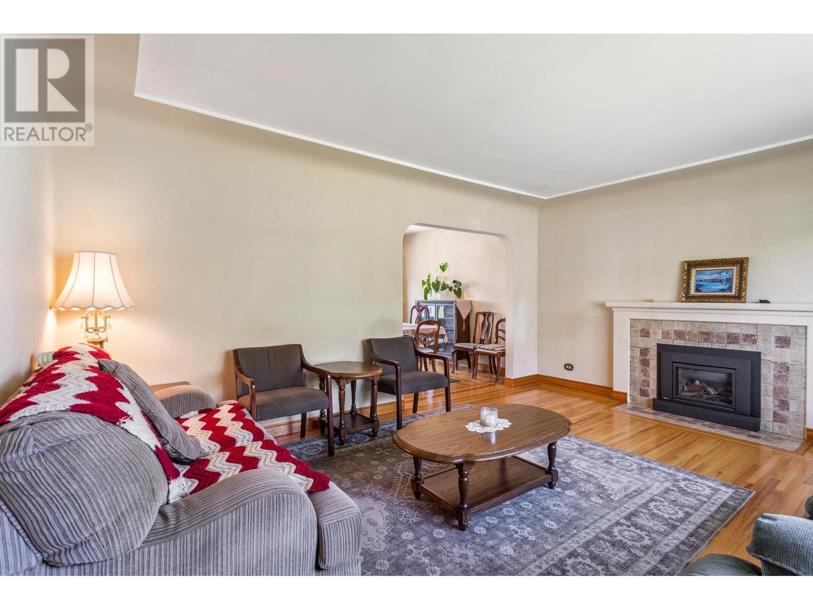 6426 Neville Street, Burnaby, British Columbia  V5E 1A6 - Photo 3 - R2998219