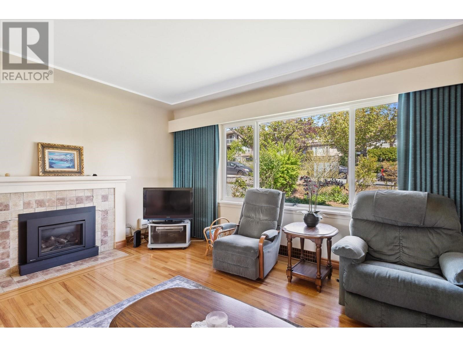 6426 Neville Street, Burnaby, British Columbia  V5E 1A6 - Photo 4 - R2998219