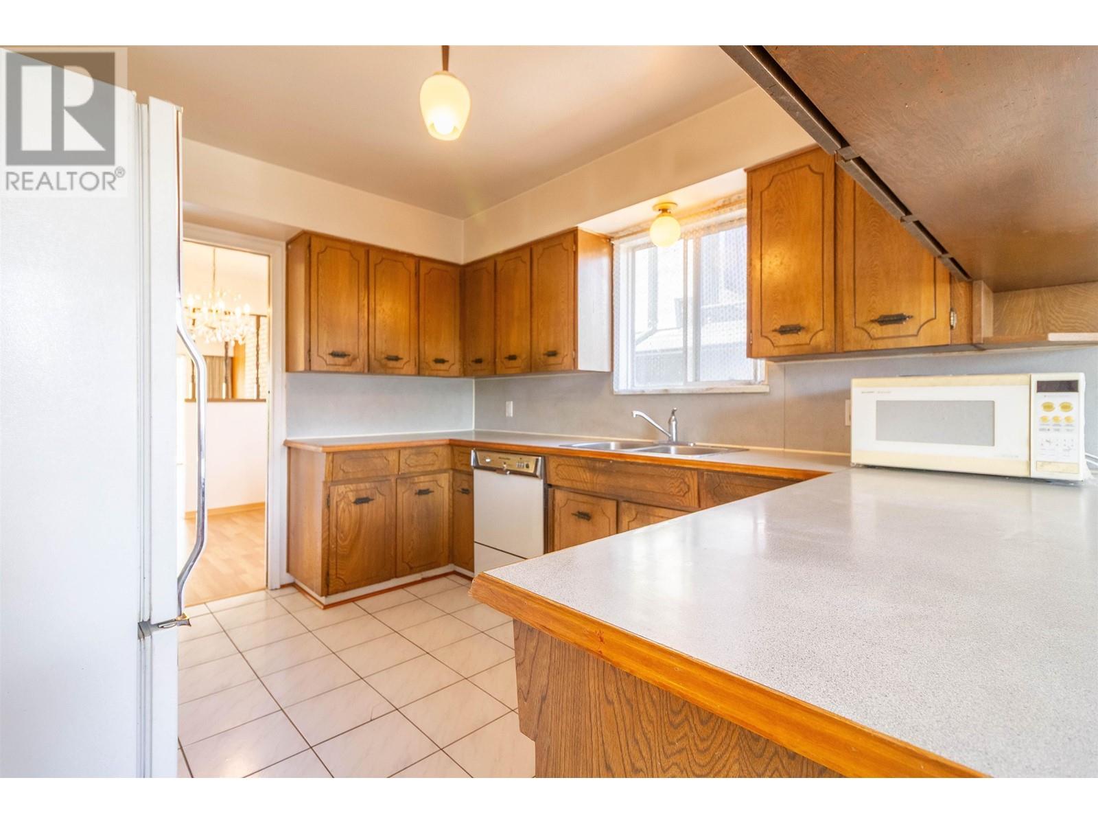 1260 Rossland Street, Vancouver, British Columbia  V5K 4A4 - Photo 9 - R2998230