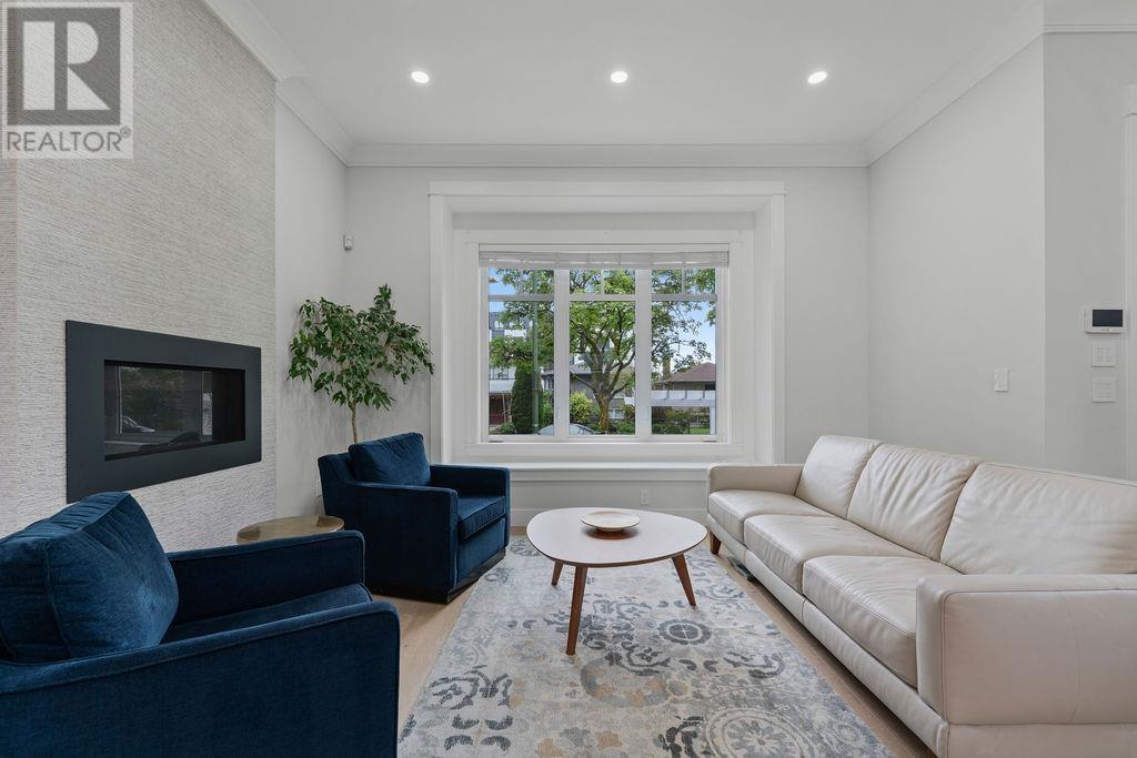2217 E 8th Avenue, Vancouver, British Columbia  V5N 1V4 - Photo 2 - R2998237
