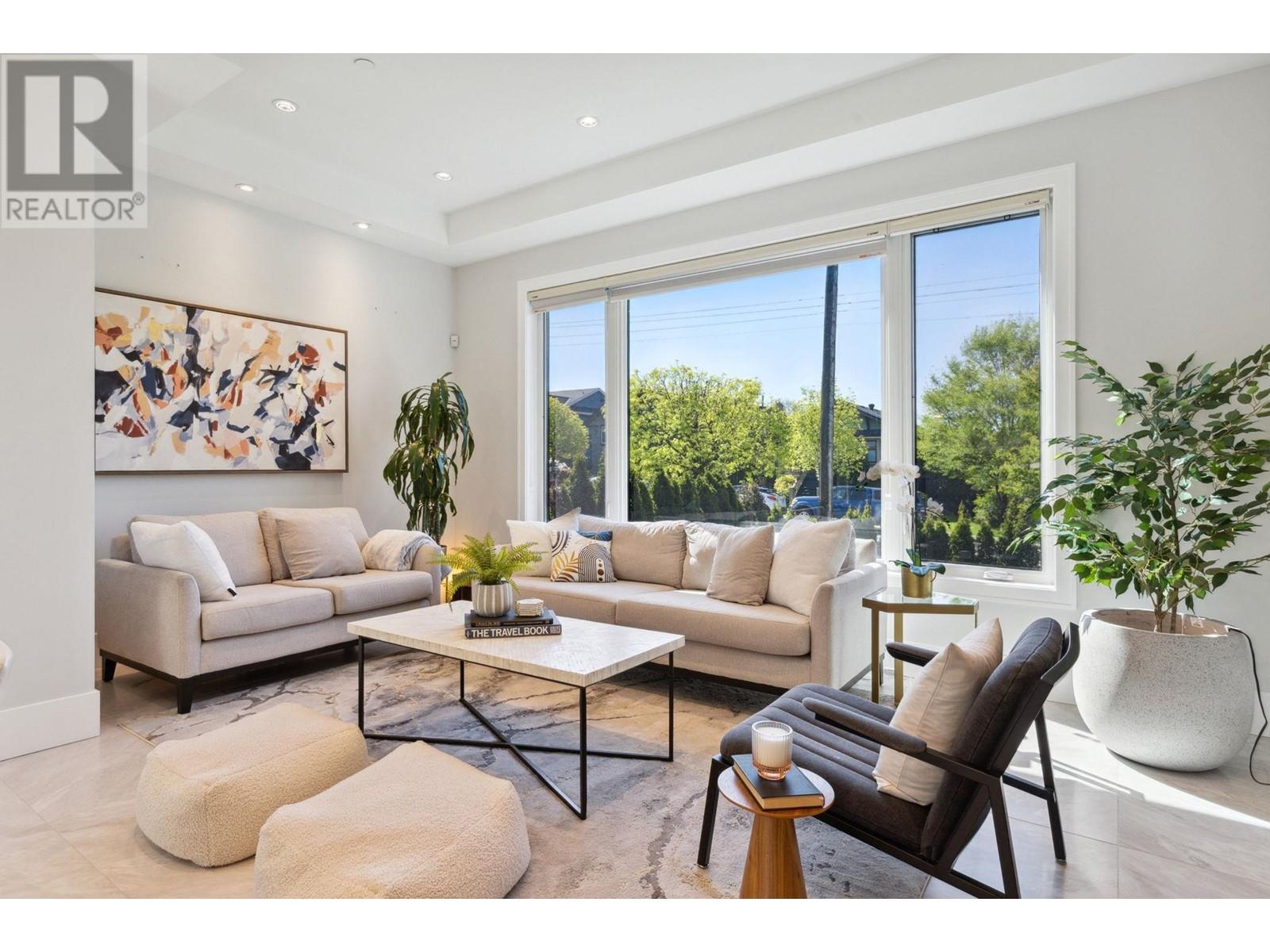 342 W 15th Street, North Vancouver, British Columbia  V7M 1S5 - Photo 5 - R2998261