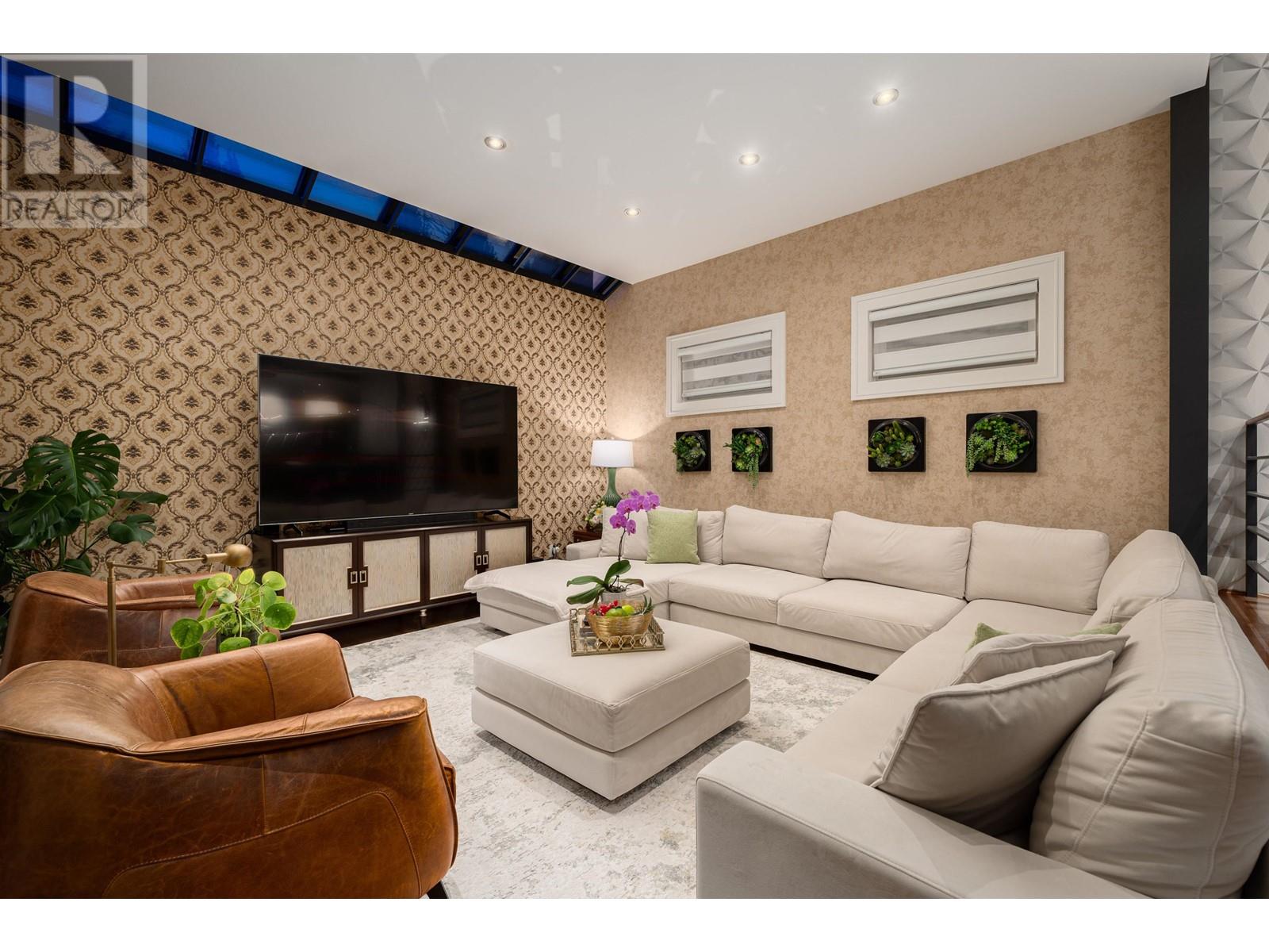 Property at 1591 NANTON AVENUE image 5