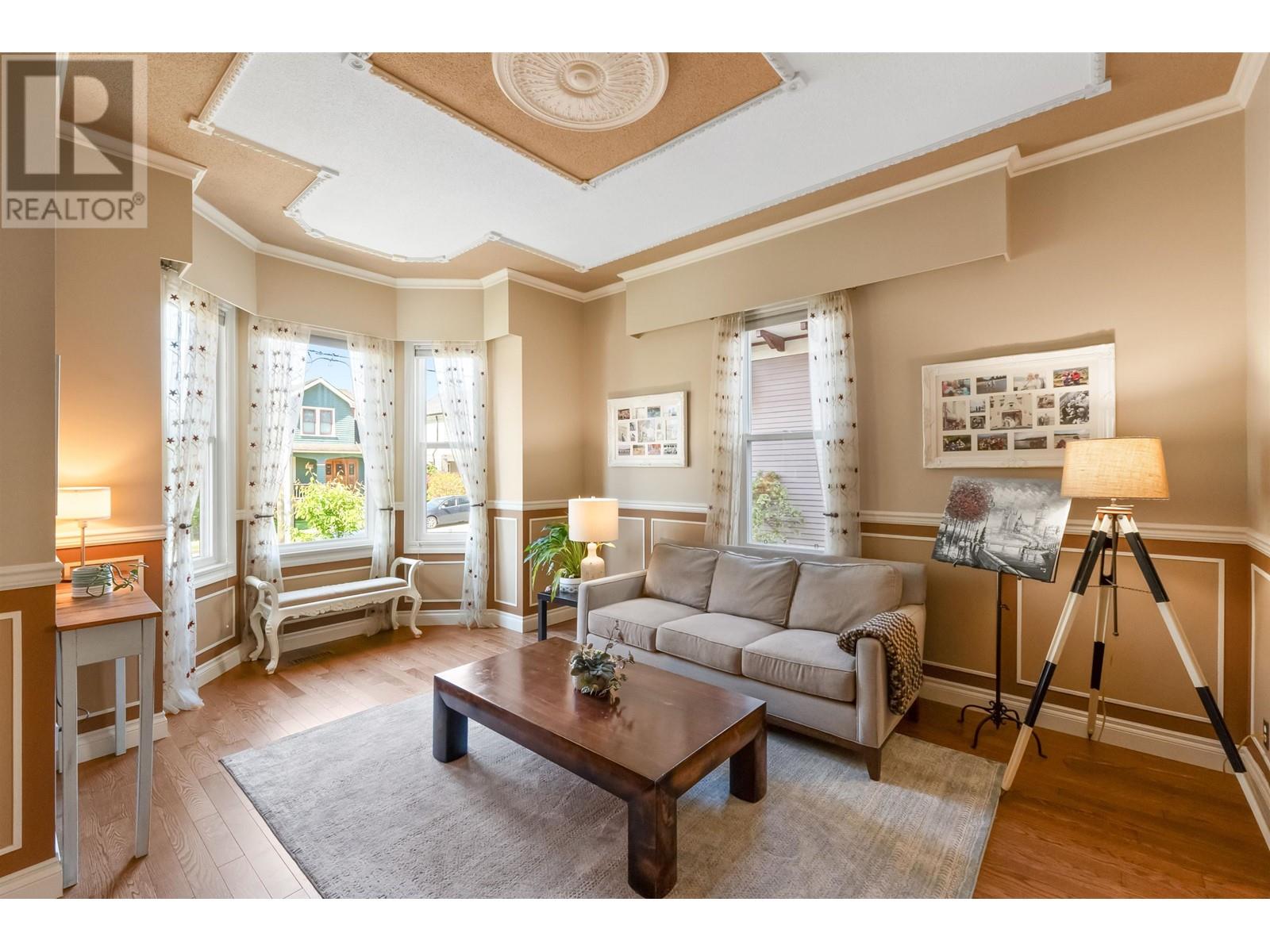 327 Pine Street, New Westminster, British Columbia  V3L 2T1 - Photo 4 - R2998286