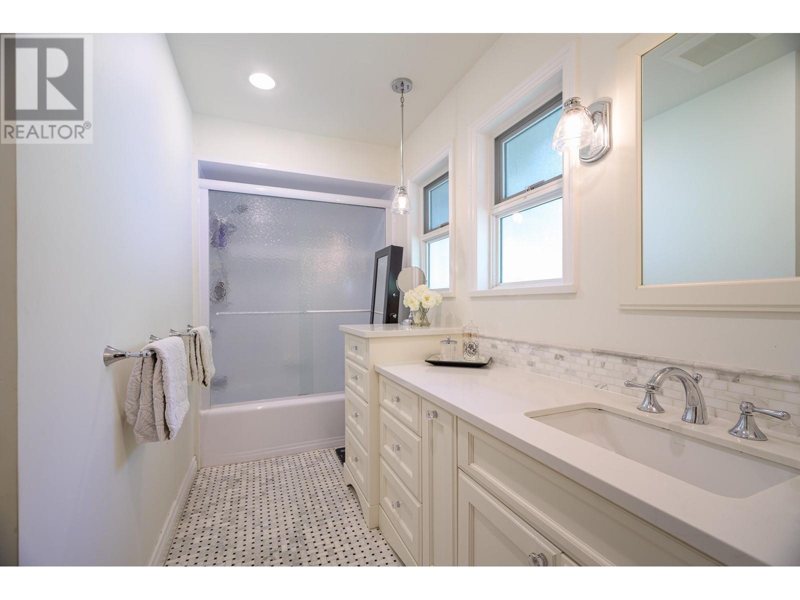 861 53a Street, Delta, British Columbia  V4M 3C8 - Photo 18 - R2998335