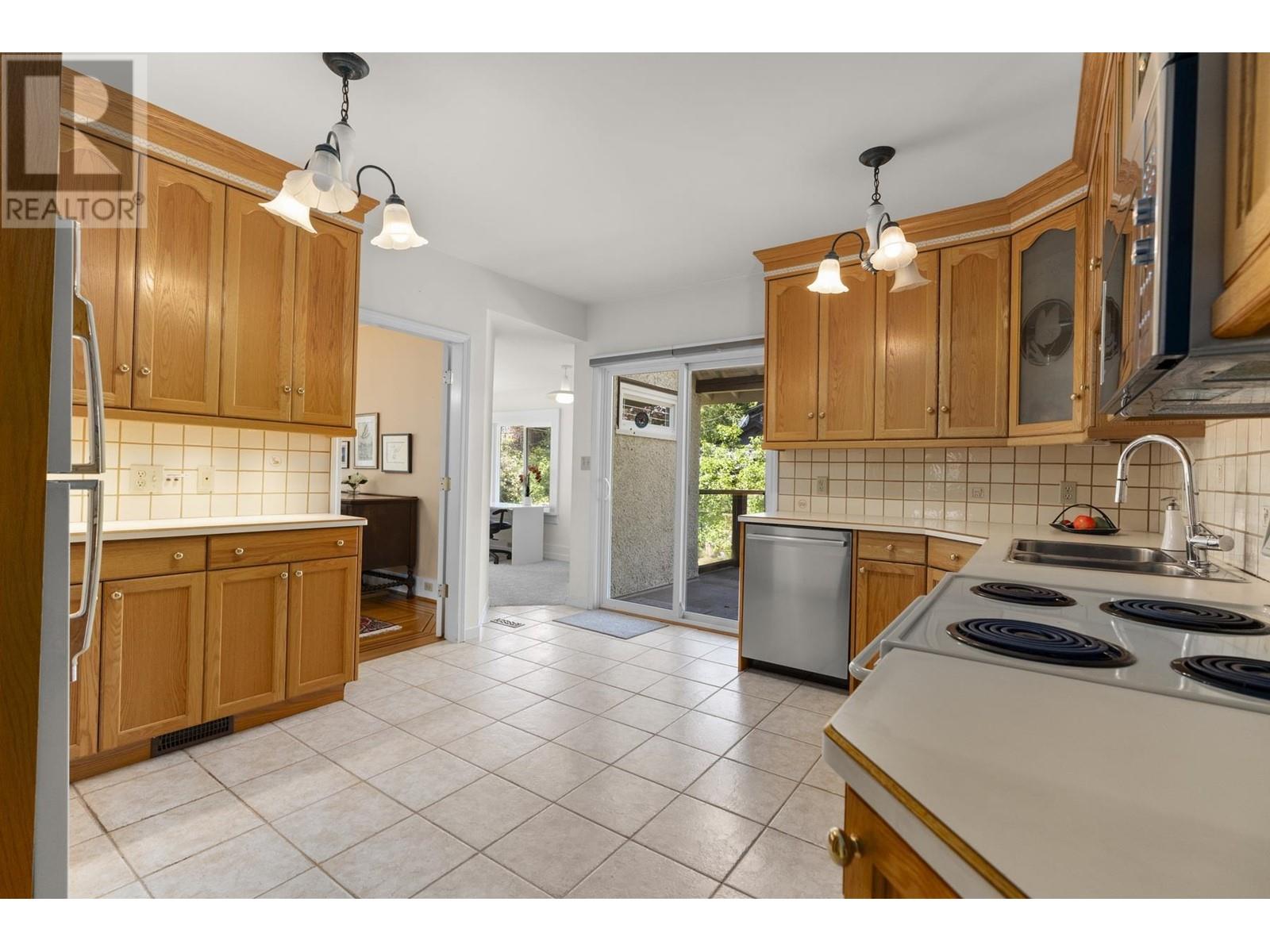 3675 W 37th Avenue, Vancouver, British Columbia  V6N 2W1 - Photo 12 - R2998351
