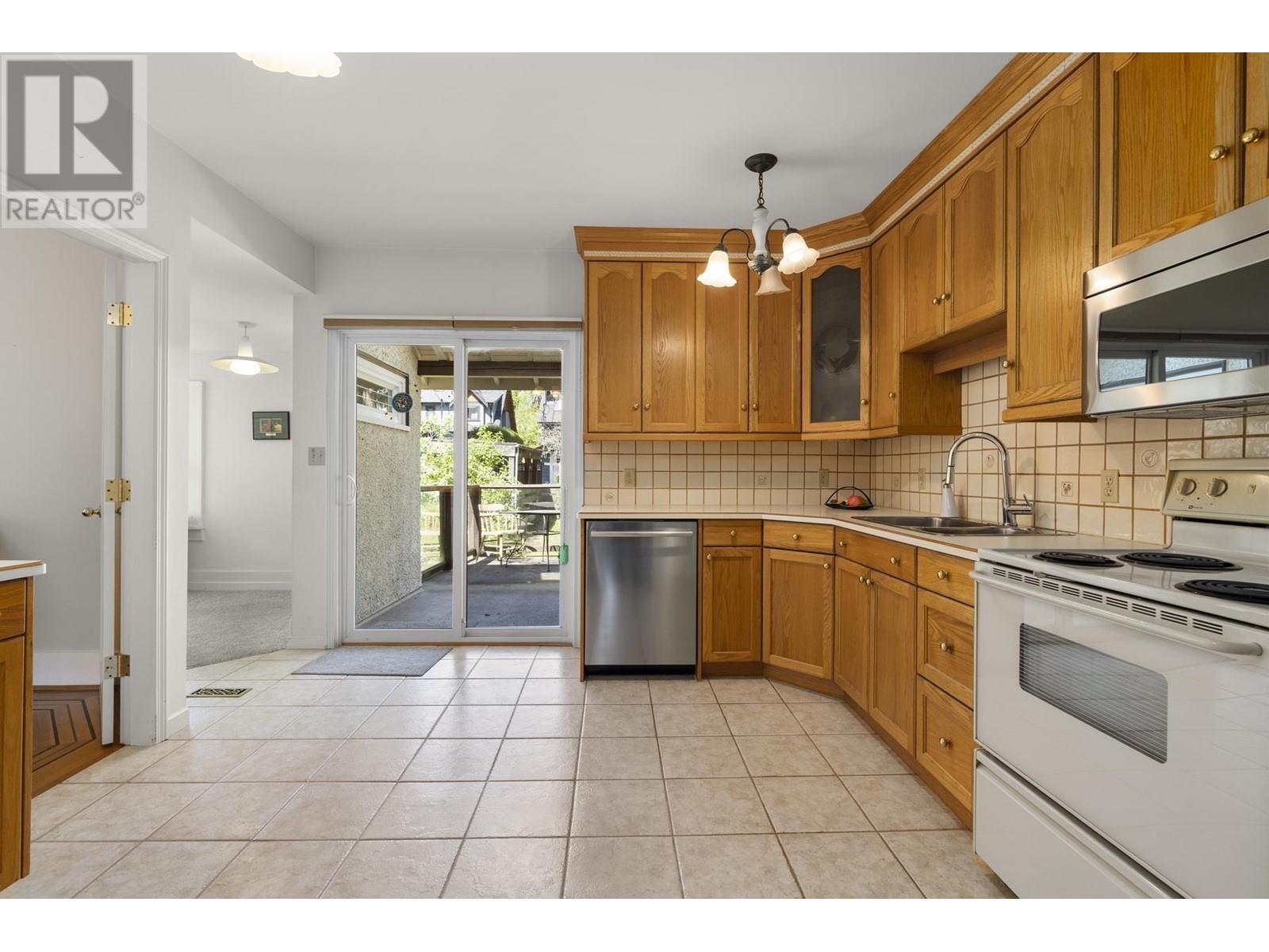 3675 W 37th Avenue, Vancouver, British Columbia  V6N 2W1 - Photo 14 - R2998351