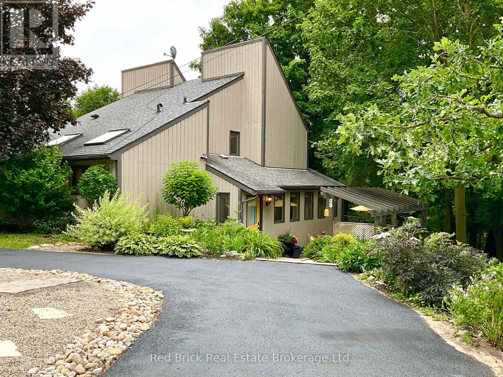 Property at 68 MCNAB STREET E image 1