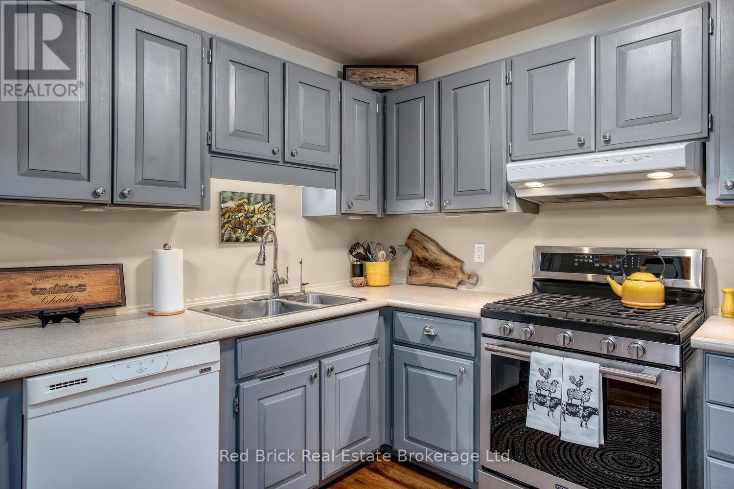68 Mcnab Street E, Centre Wellington, Ontario  N0B 1S0 - Photo 15 - X12125771
