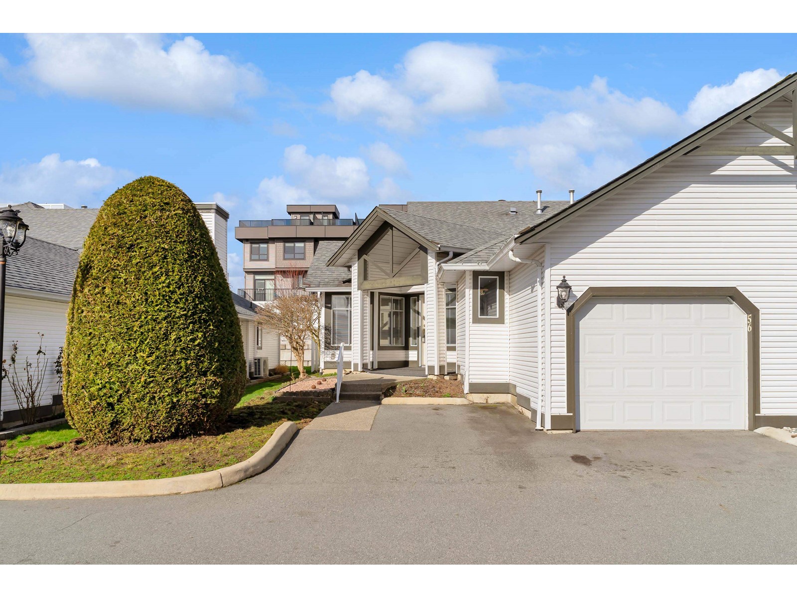 Property at 56 19649 53 AVENUE image 3