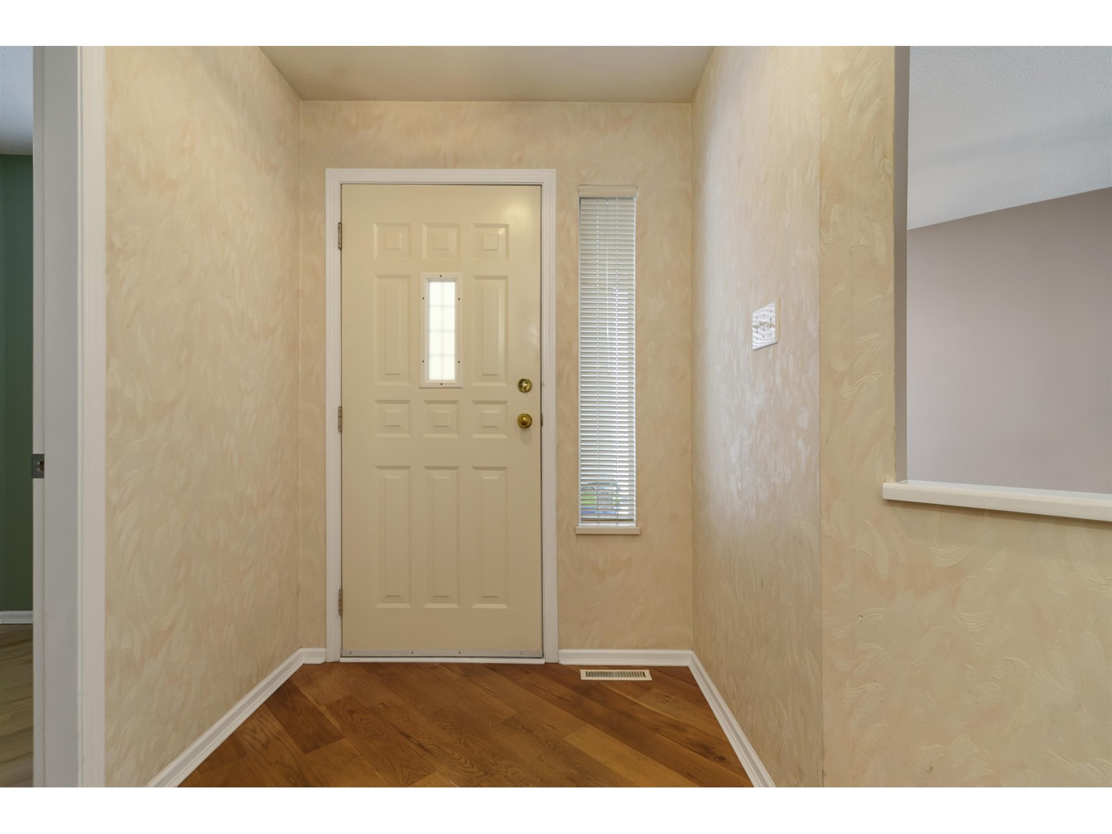 Property at 56 19649 53 AVENUE image 4