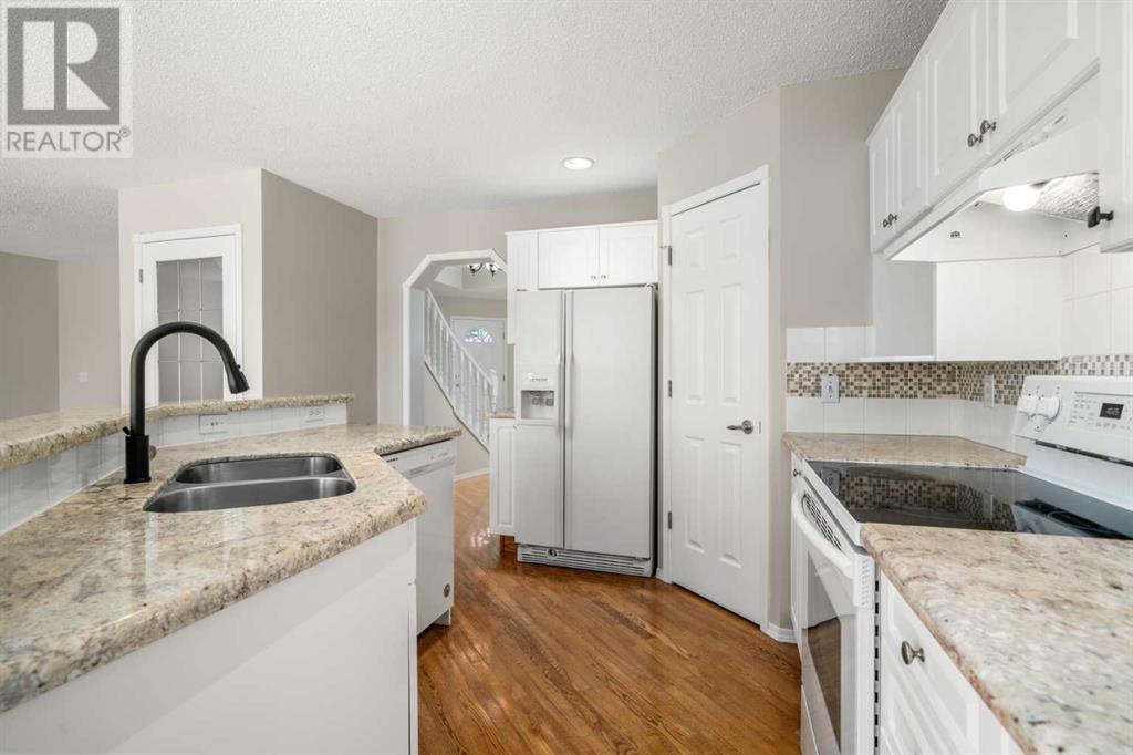 418 Cimarron Circle, Okotoks, Alberta  T1S 1S1 - Photo 7 - A2214672
