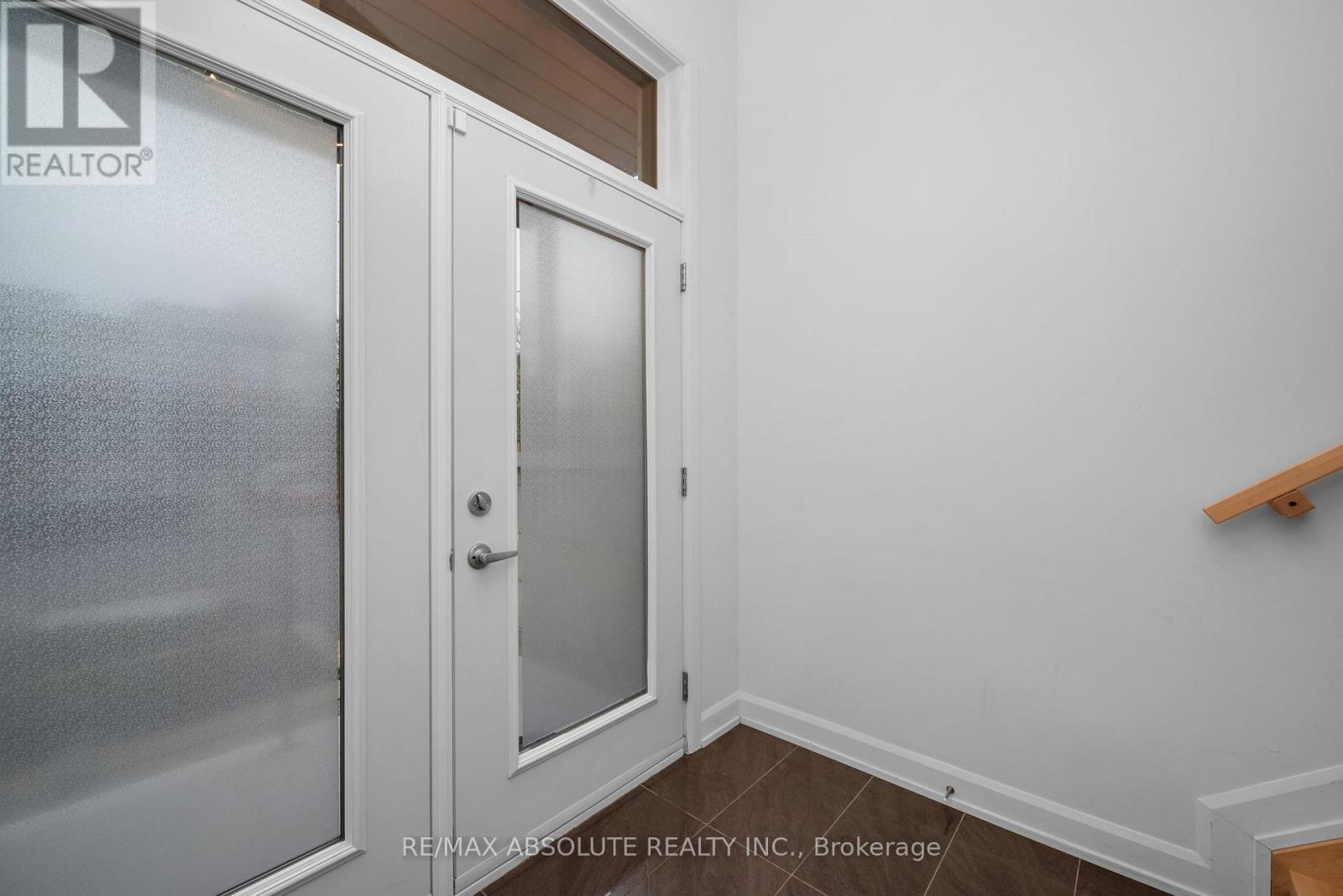 Property at 216B CHURCHILL AVENUE N image 3