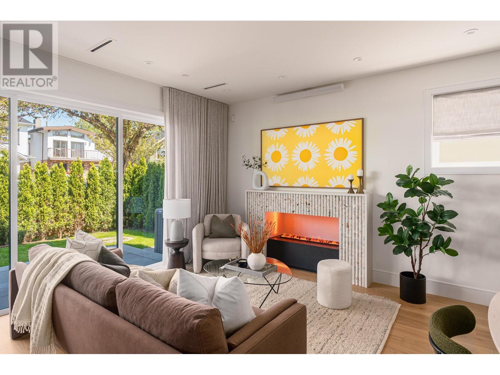 1 518 E 18th Avenue, Vancouver, British Columbia  V5V 1G3 - Photo 3 - R2998186