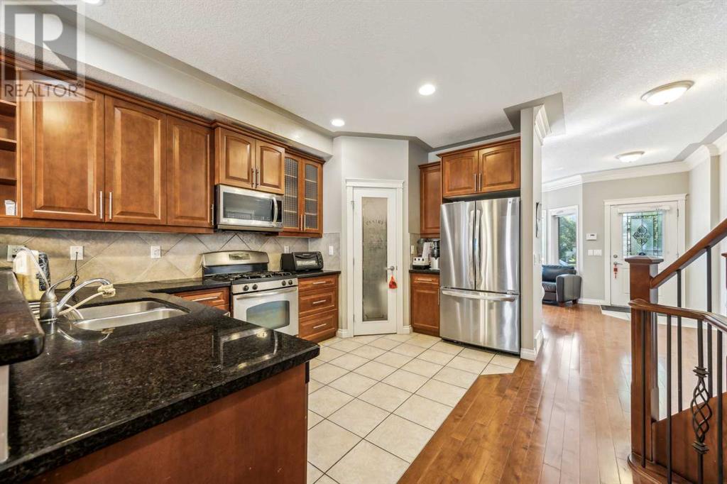 Property at 1216 18 Avenue NW image 5