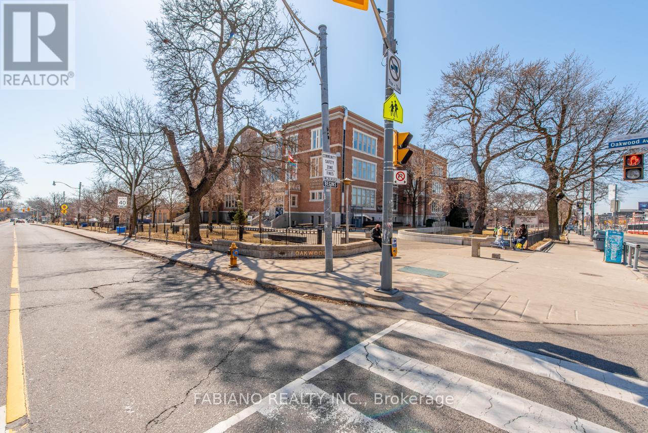 944 St Clair Avenue W, Toronto, Ontario  M6E 2V1 - Photo 10 - C12125792