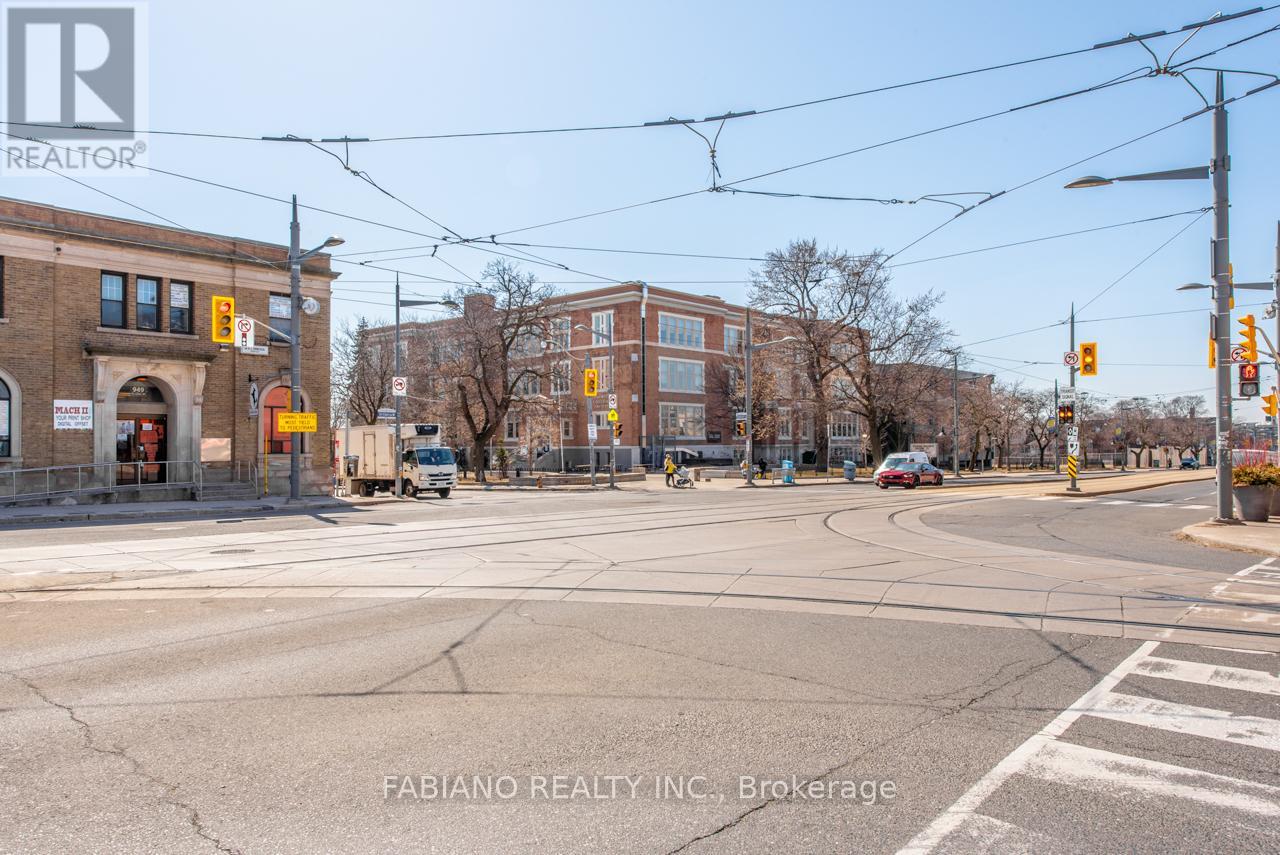 944 St Clair Avenue W, Toronto, Ontario  M6E 2V1 - Photo 14 - C12125792