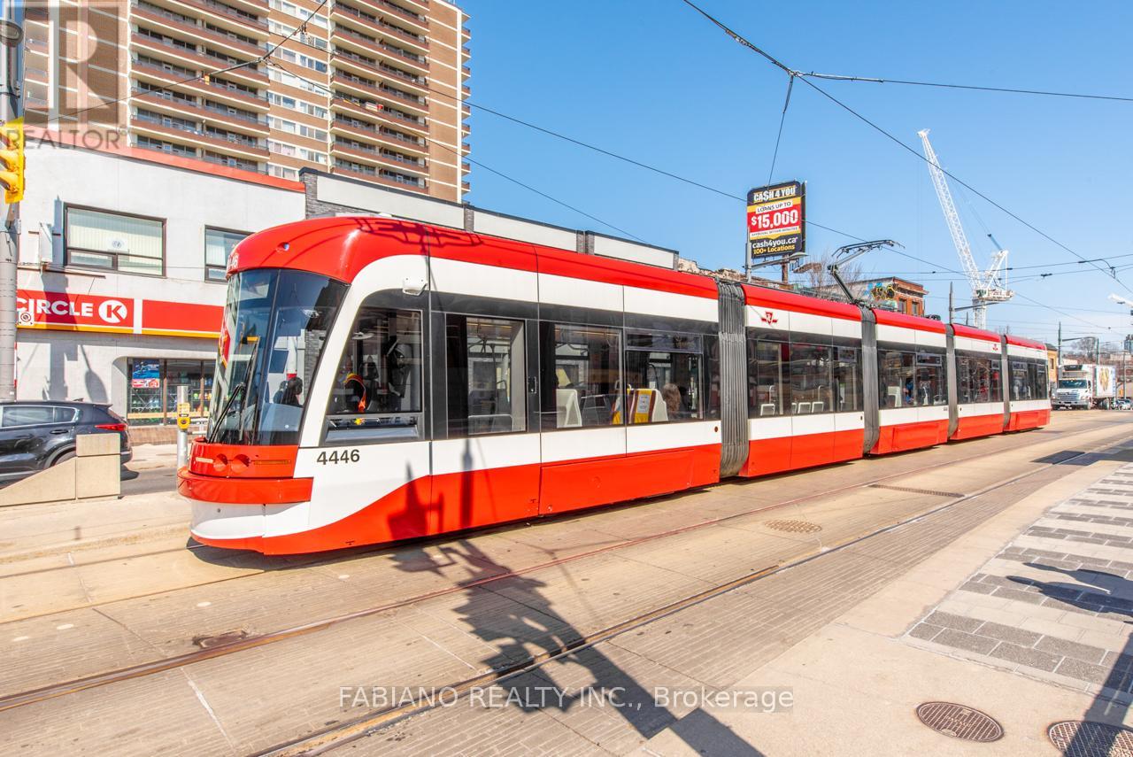 944 St Clair Avenue W, Toronto, Ontario  M6E 2V1 - Photo 3 - C12125792