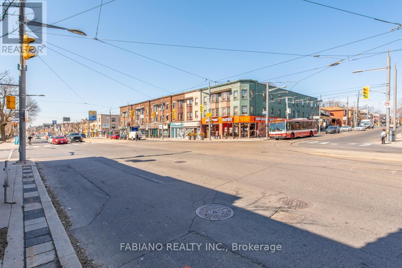 944 St Clair Avenue W, Toronto, Ontario  M6E 2V1 - Photo 7 - C12125792