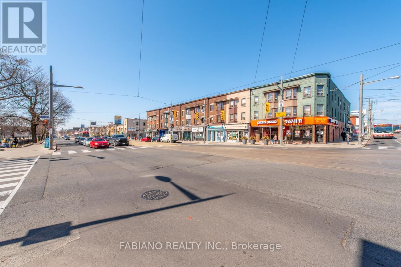 944 St Clair Avenue W, Toronto, Ontario  M6E 2V1 - Photo 8 - C12125792