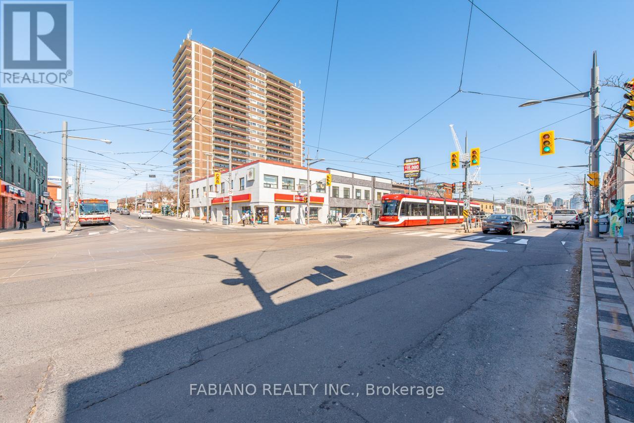 944 St Clair Avenue W, Toronto, Ontario  M6E 2V1 - Photo 9 - C12125792