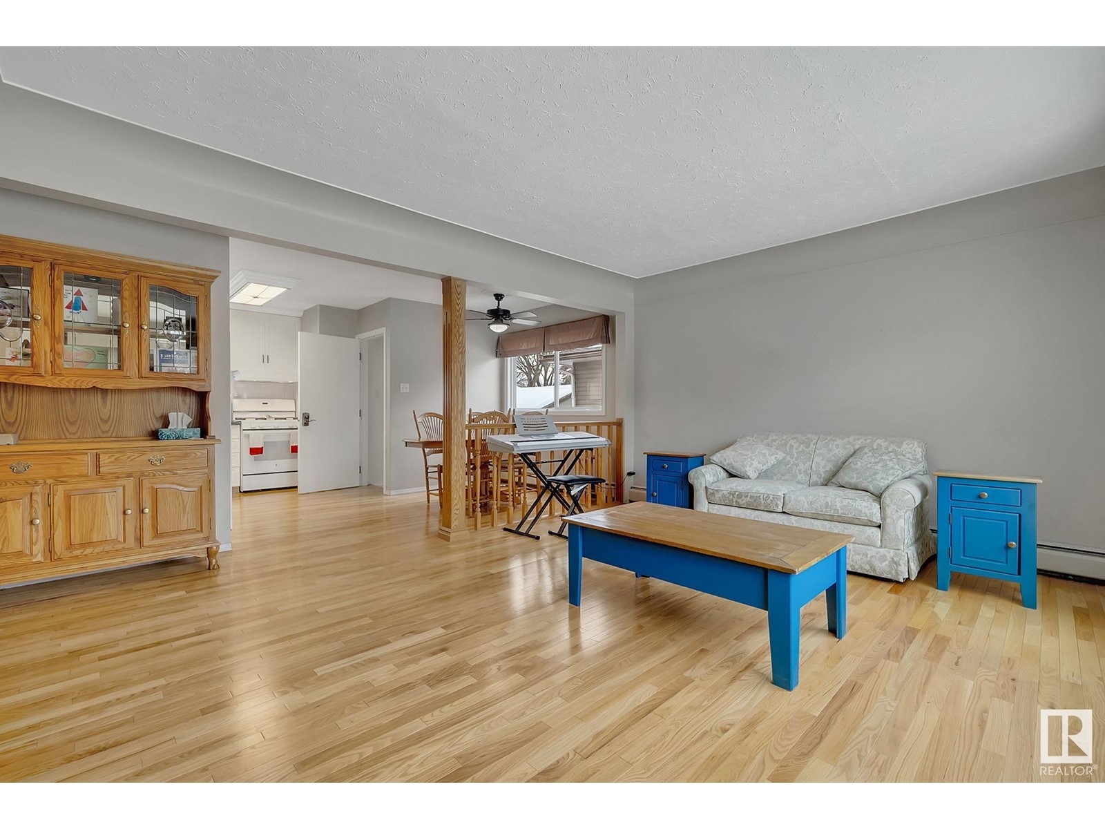 Property at 5121 118 AV NW image 4