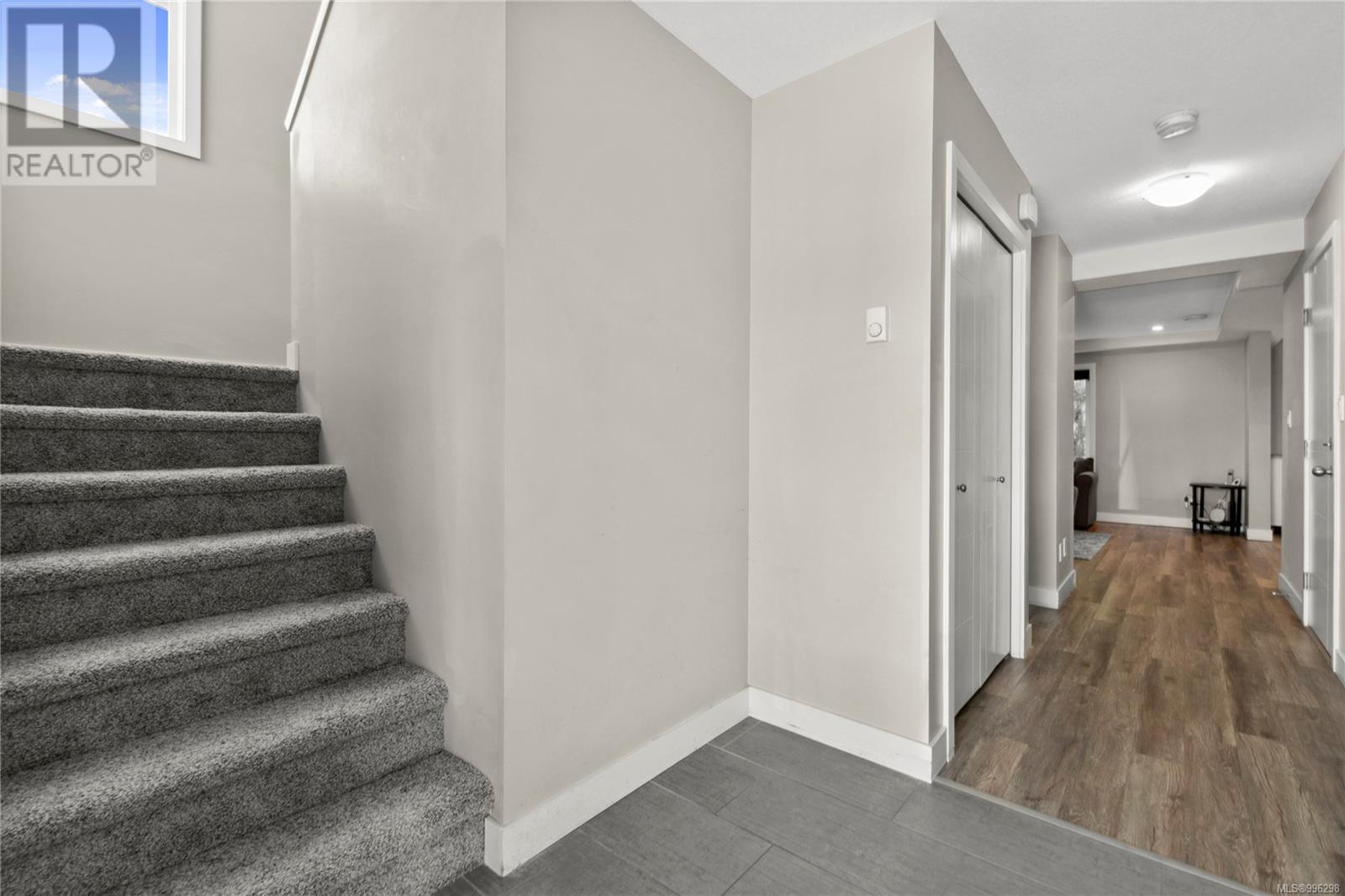 Property at 541 Marisa St image 4