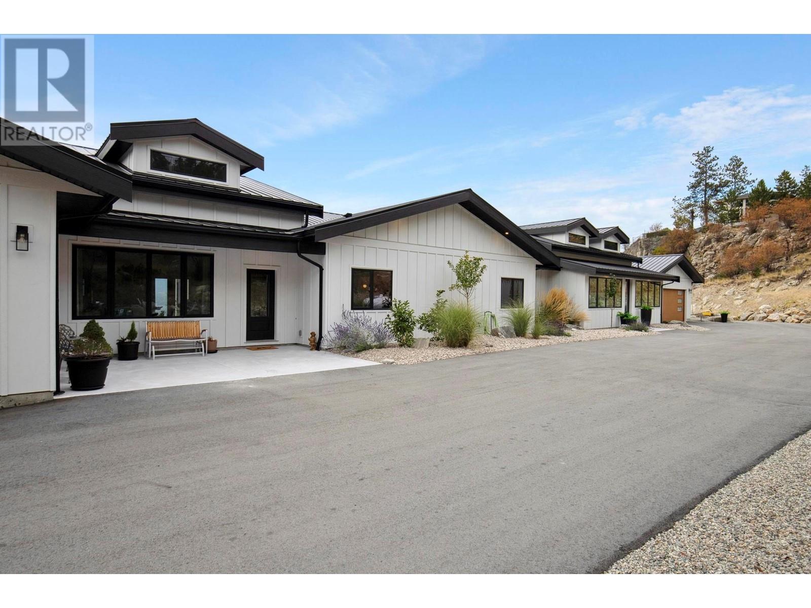 2137 Carmi Road, Penticton, British Columbia  V2A 8V5 - Photo 6 - 10346212