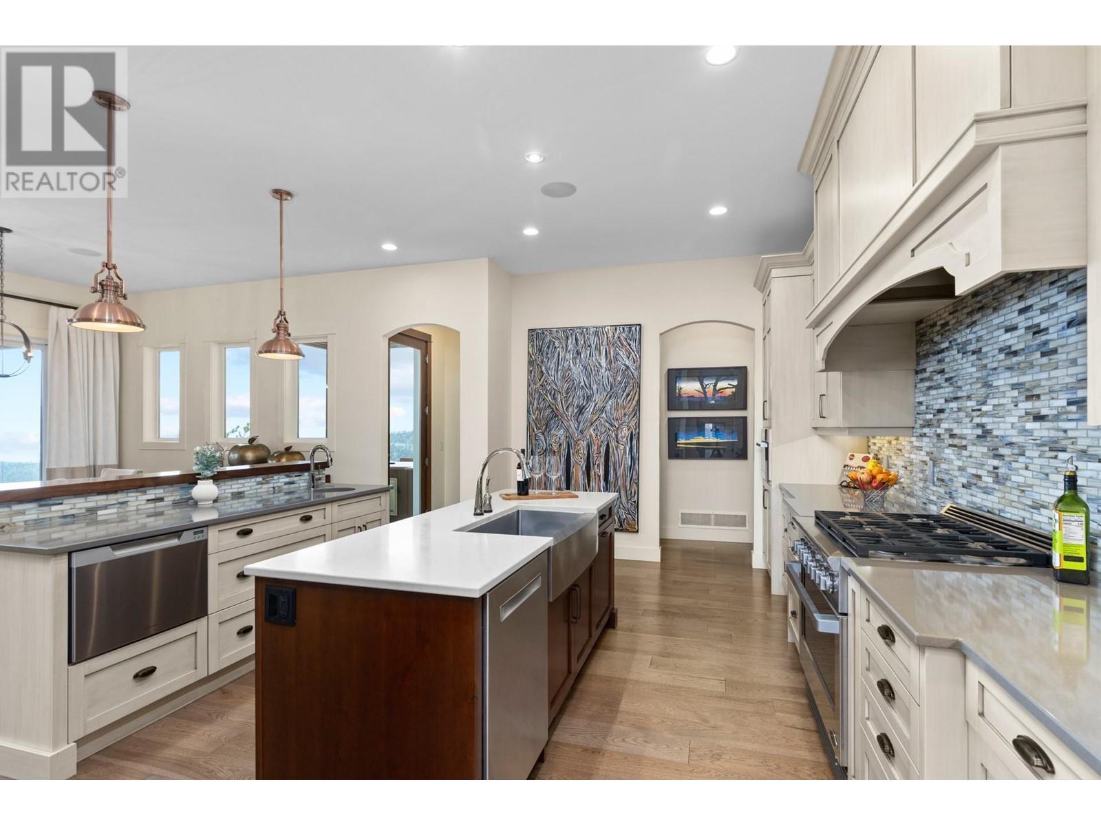 Property at 168 Skyland Drive image 2