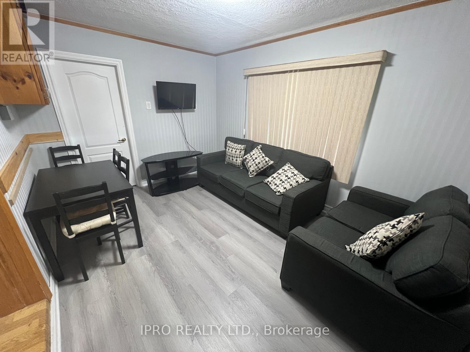 B - 17 Sora Drive, Mississauga (Streetsville), Ontario  L5M 1B3 - Photo 4 - W12125795