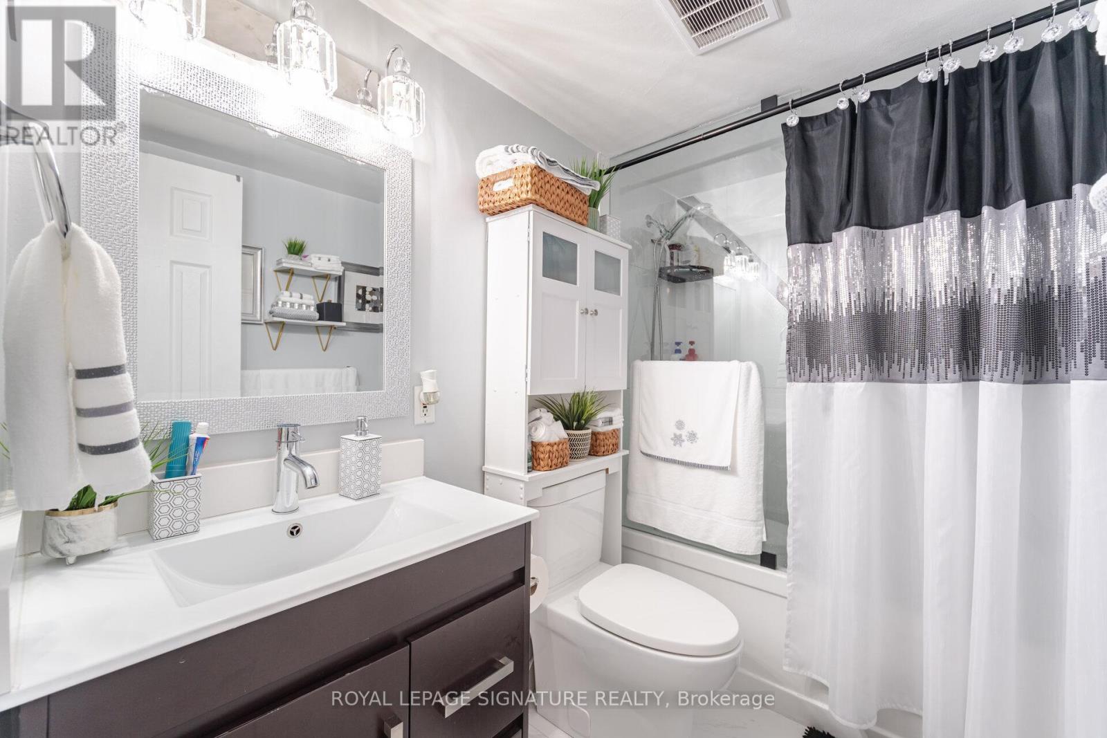 1219 - 551 The West Mall, Toronto (Etobicoke West Mall), Ontario  M9C 1G7 - Photo 12 - W12125818