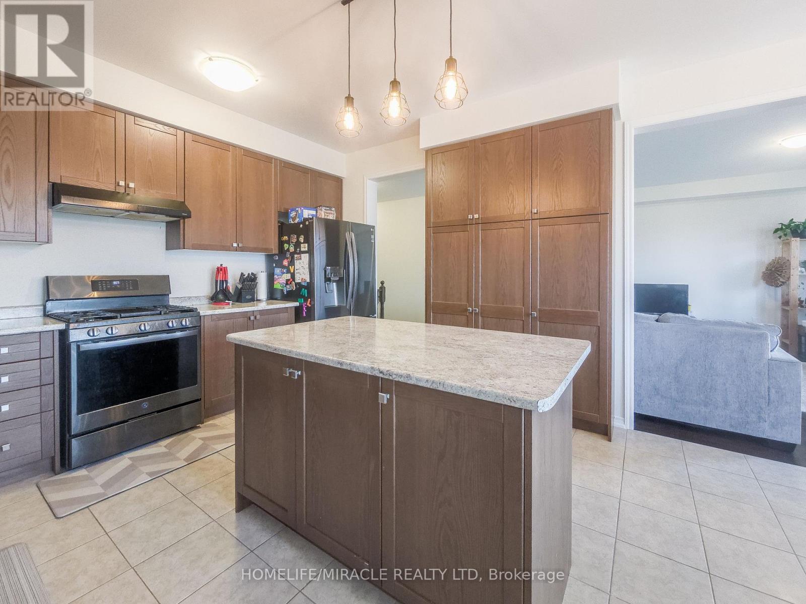 48 Esther Crescent, Thorold (Hurricane/merrittville), Ontario  L3B 2W9 - Photo 12 - X12125808