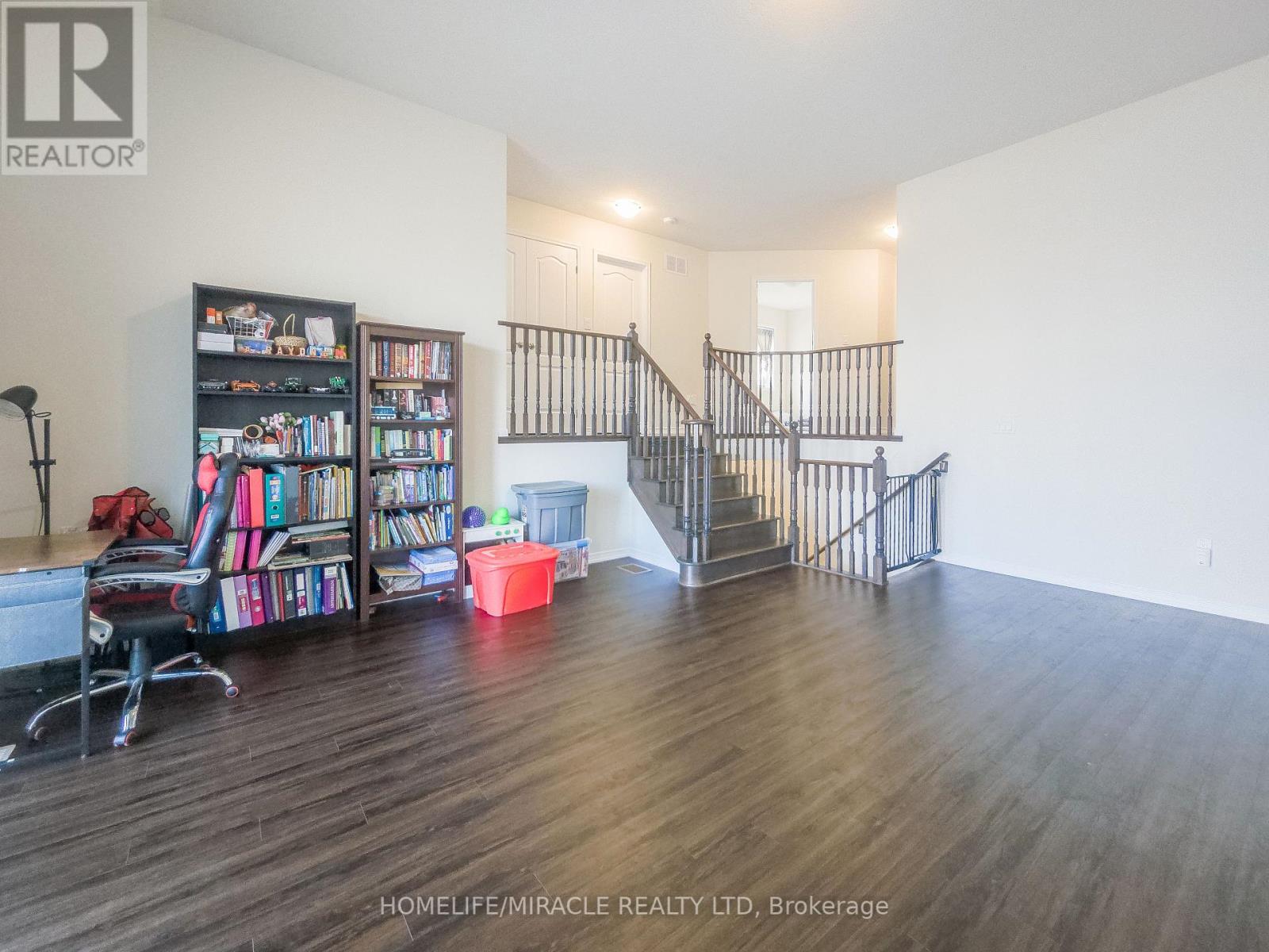 48 Esther Crescent, Thorold (Hurricane/merrittville), Ontario  L3B 2W9 - Photo 15 - X12125808