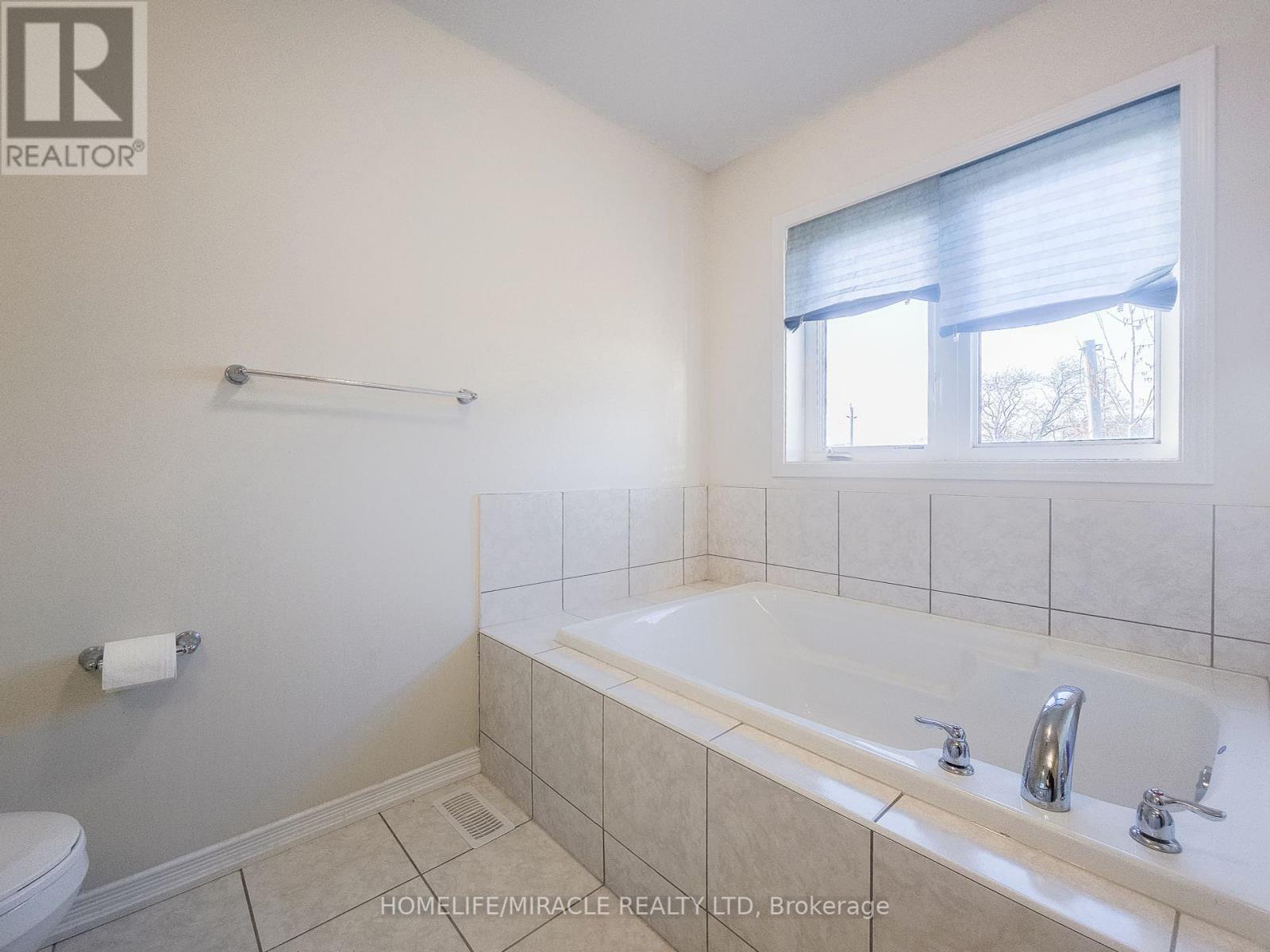 48 Esther Crescent, Thorold (Hurricane/merrittville), Ontario  L3B 2W9 - Photo 22 - X12125808