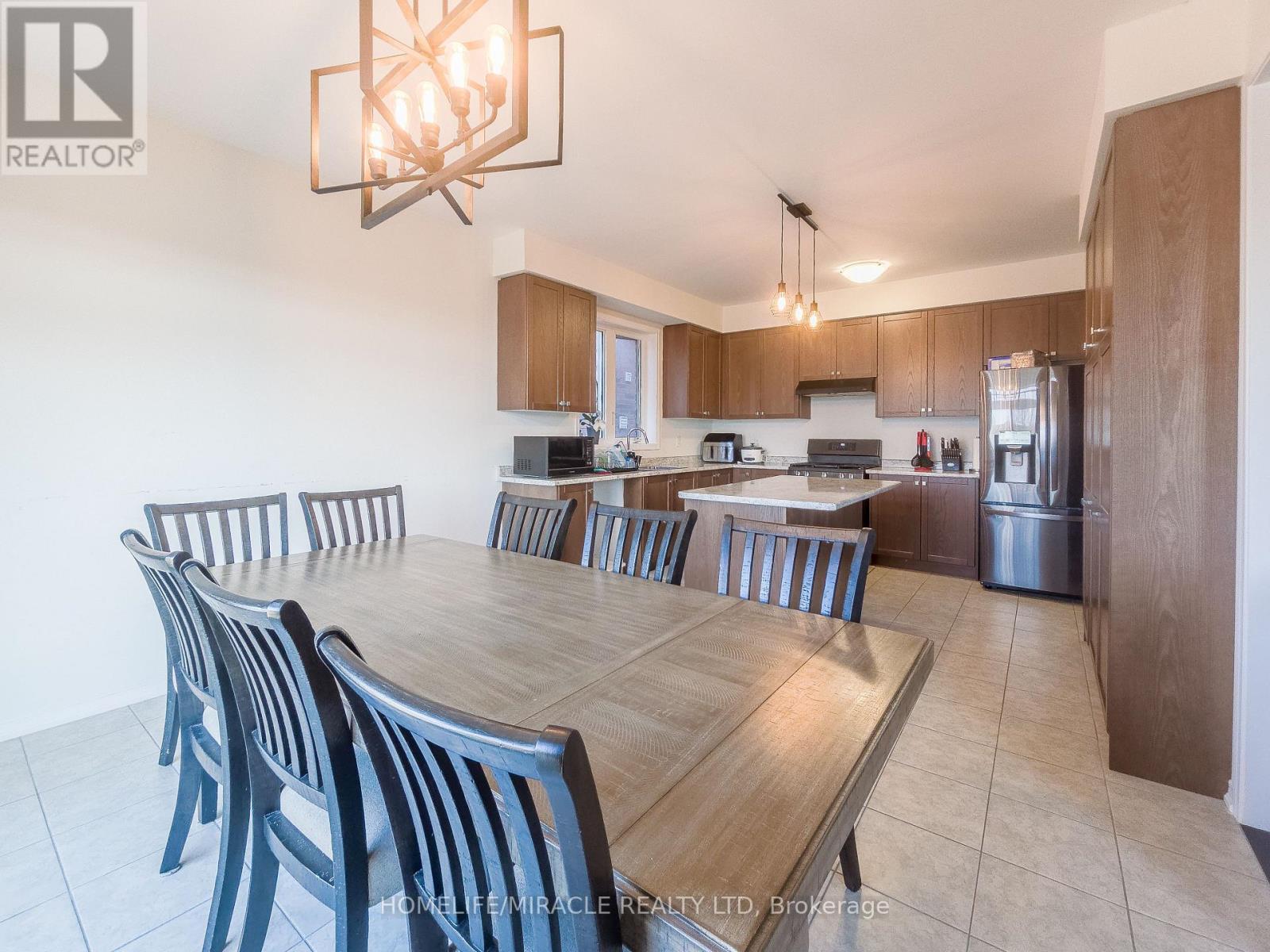 48 Esther Crescent, Thorold (Hurricane/merrittville), Ontario  L3B 2W9 - Photo 8 - X12125808