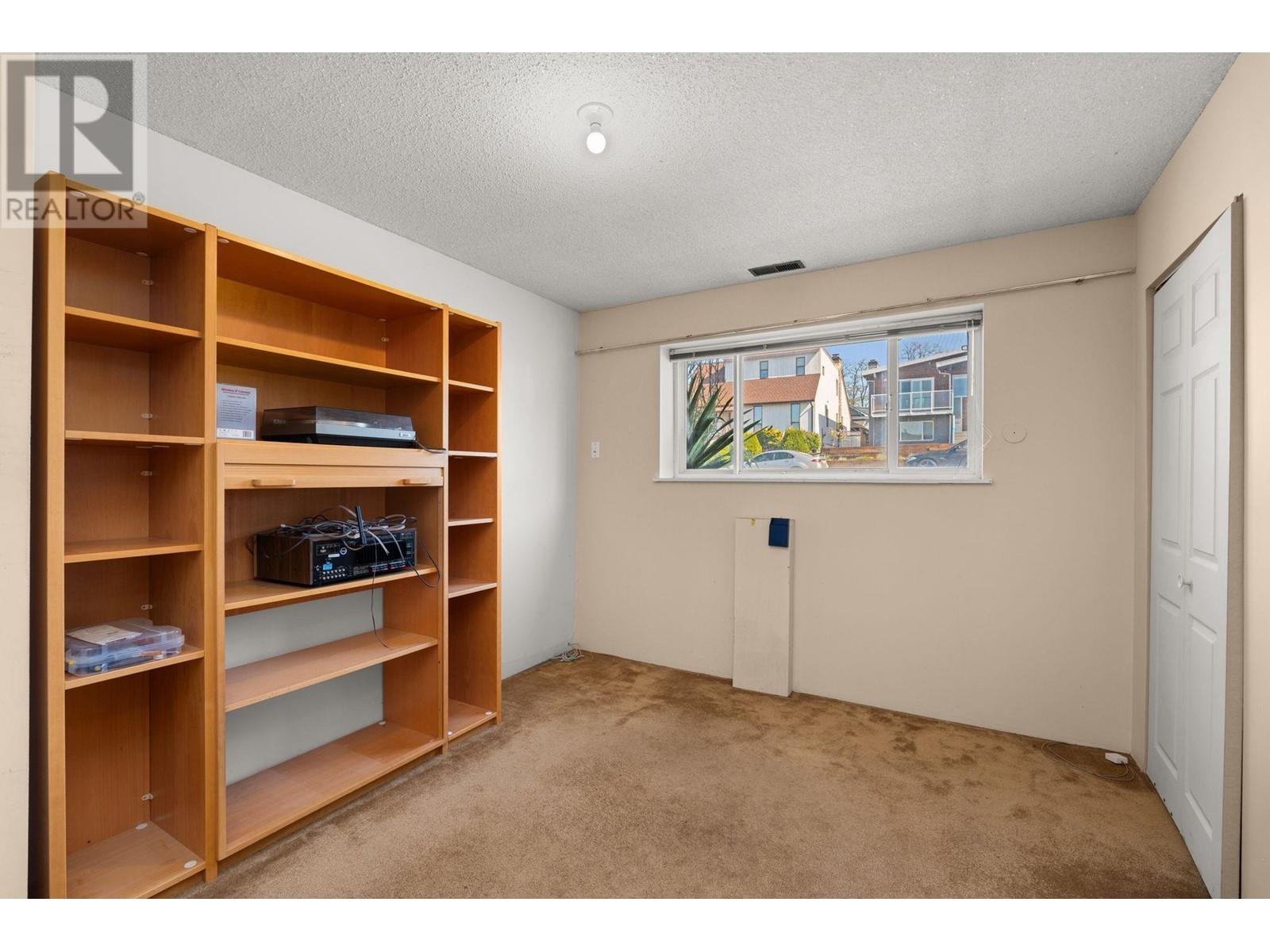 8915 Monroe Avenue, Burnaby, British Columbia  V3N 4E7 - Photo 21 - R2998363