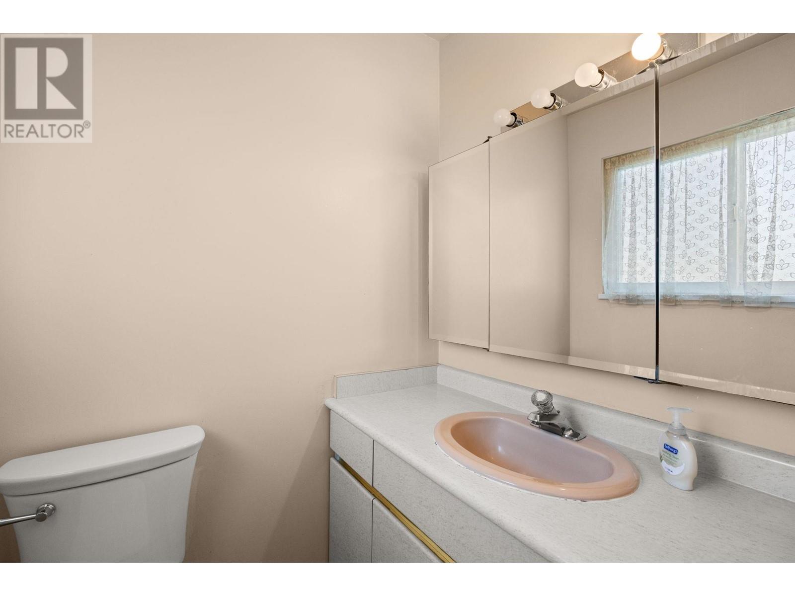 8915 Monroe Avenue, Burnaby, British Columbia  V3N 4E7 - Photo 16 - R2998363