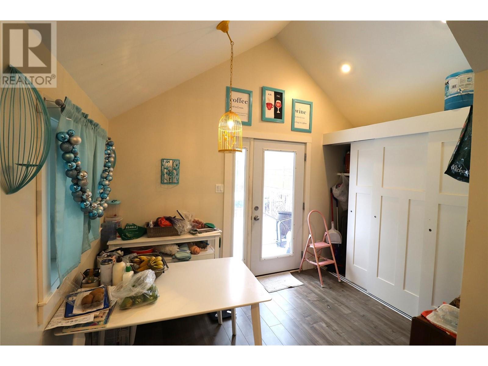 312 8th Avenue, Castlegar, British Columbia  V1N 1N2 - Photo 10 - 10336011