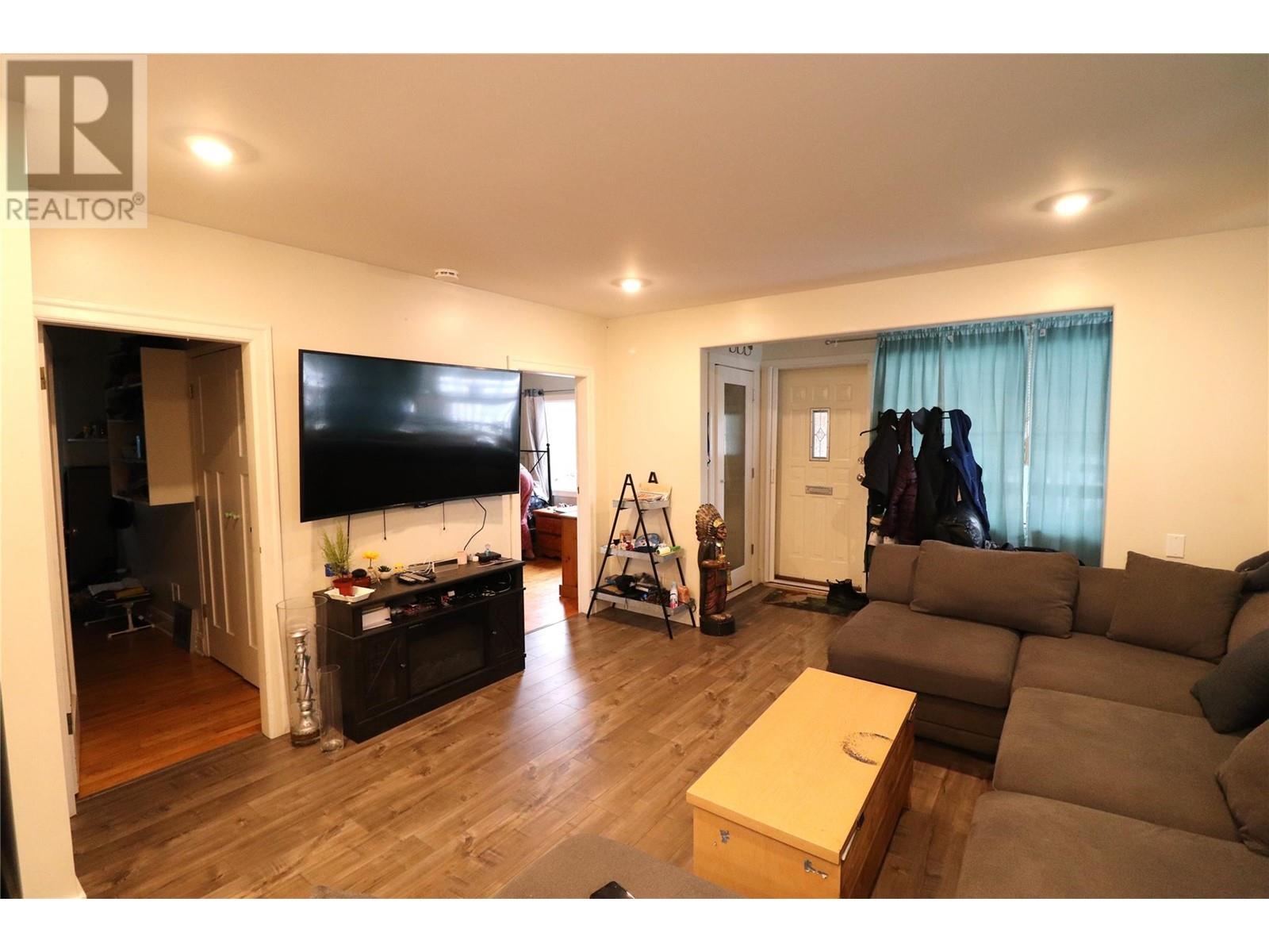 312 8th Avenue, Castlegar, British Columbia  V1N 1N2 - Photo 8 - 10336011