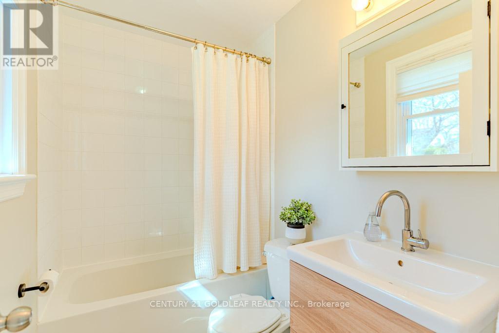 1404 Larose Avenue, Ottawa, Ontario  K1Z 7X7 - Photo 12 - X12125823