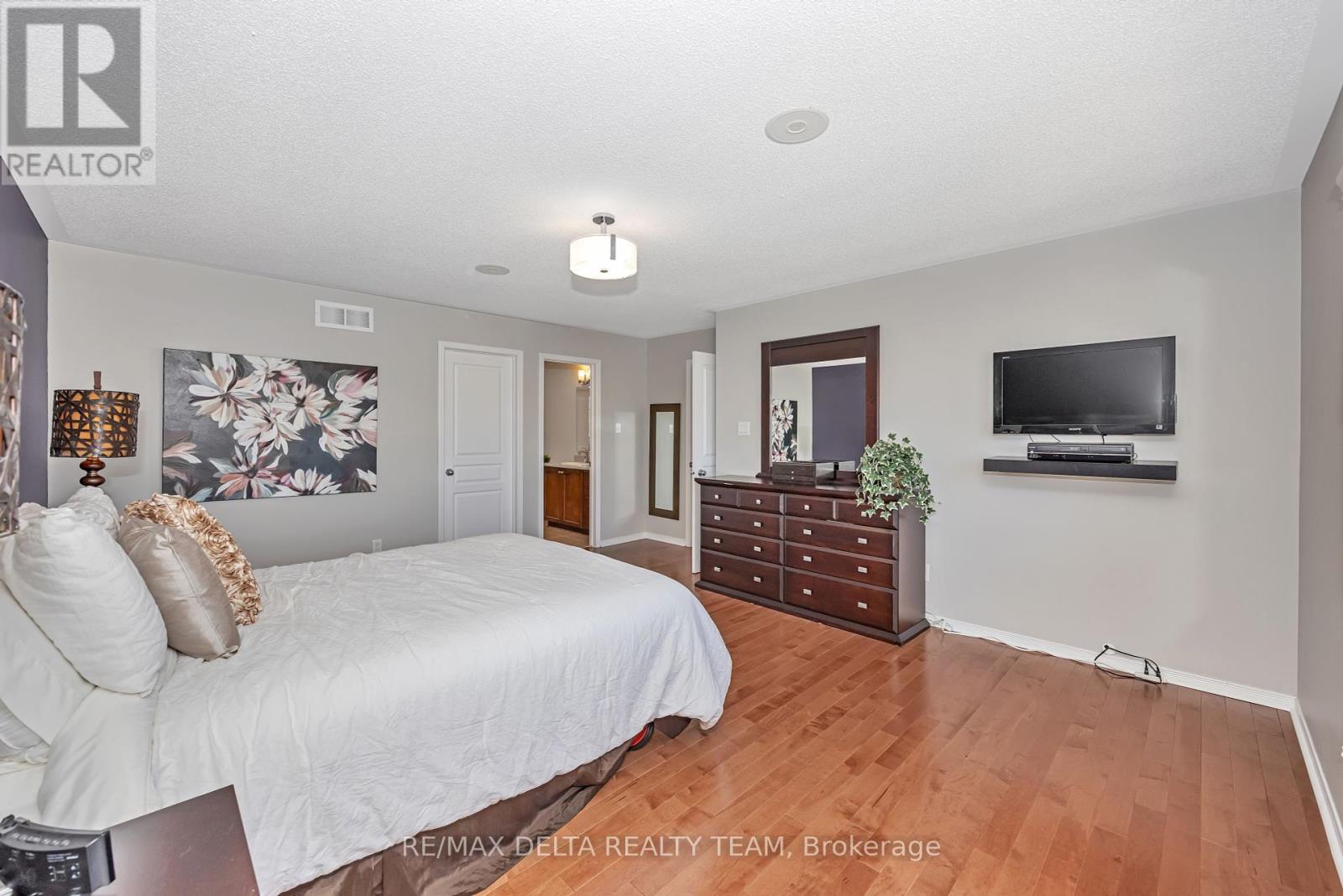 205 Lucinda Crescent, Ottawa, Ontario  K1W 0A1 - Photo 21 - X12125880