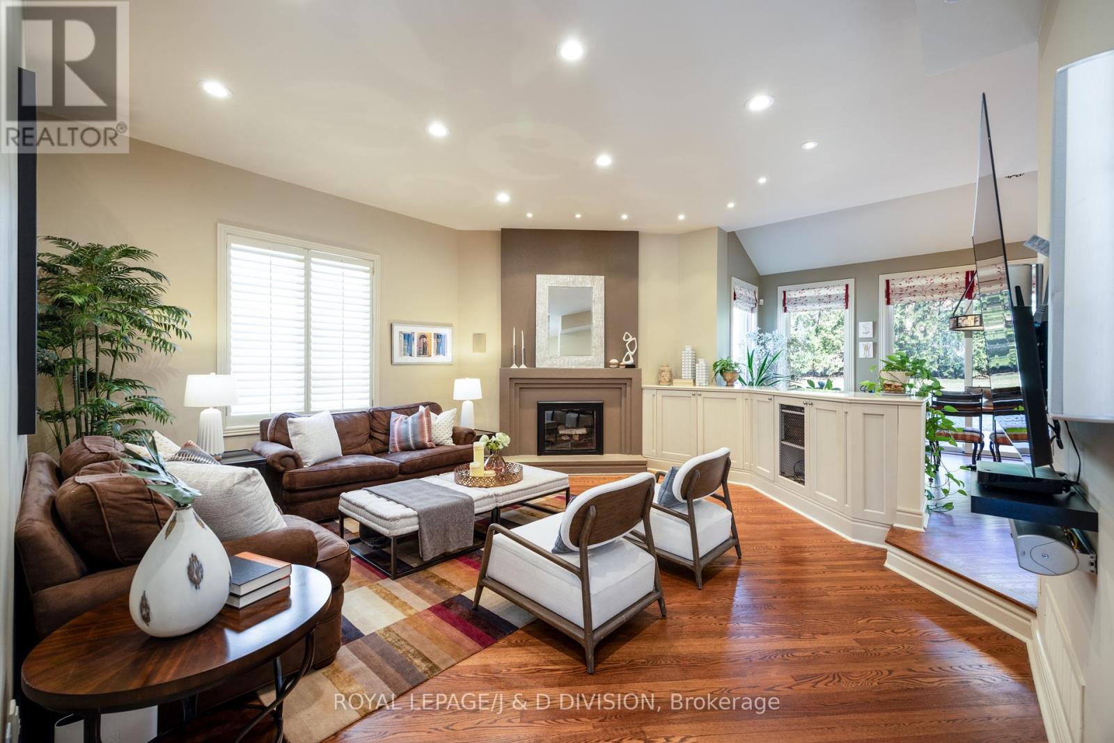 42 Munro Boulevard, Toronto, Ontario  M2P 1B9 - Photo 11 - C12125839